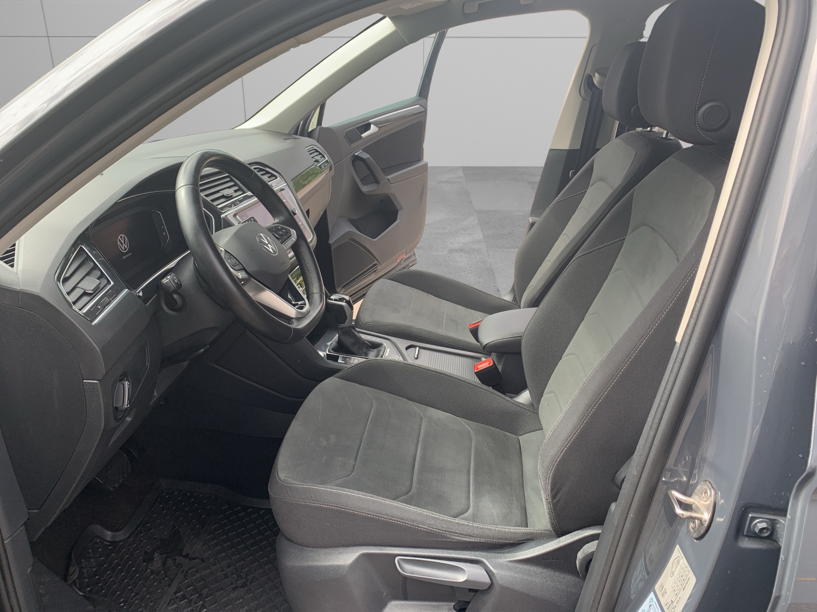 VW Tiguan 2.0TSI Elegance 4Motion DSG-image-8