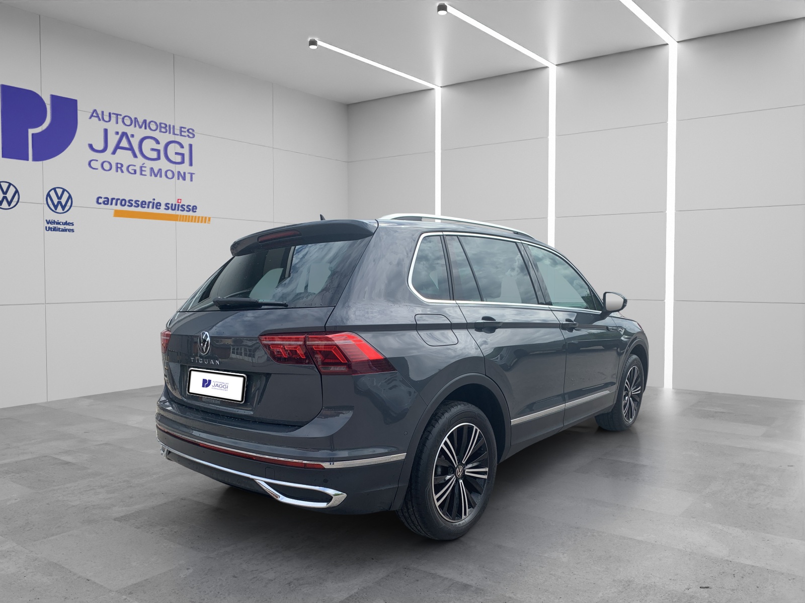 VW Tiguan 2.0TSI Elegance 4Motion DSG-image-2