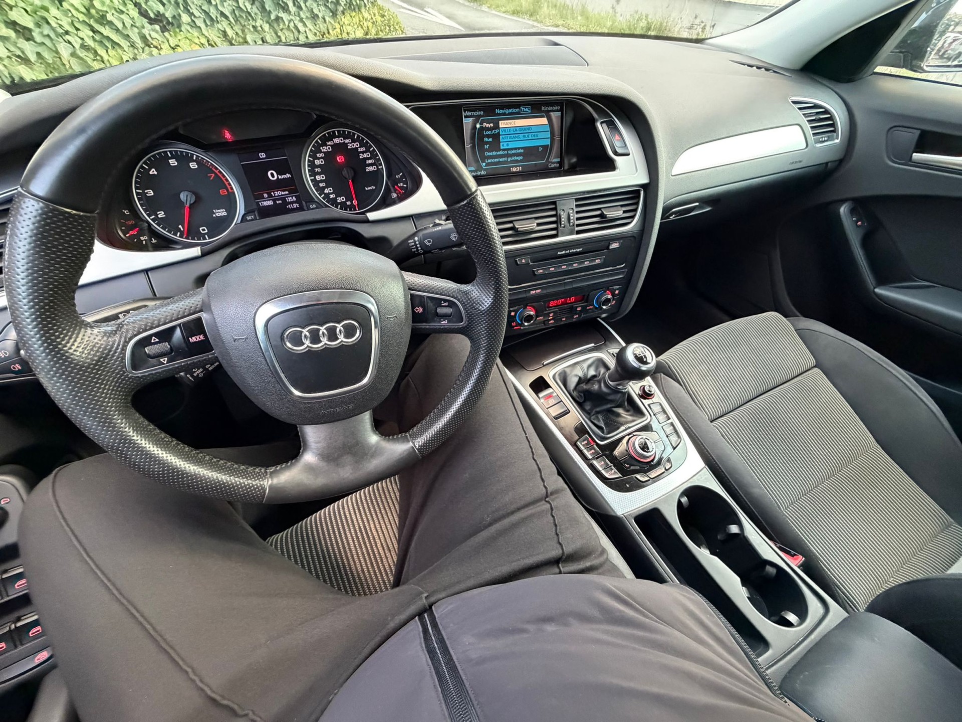 AUDI A4-image-2