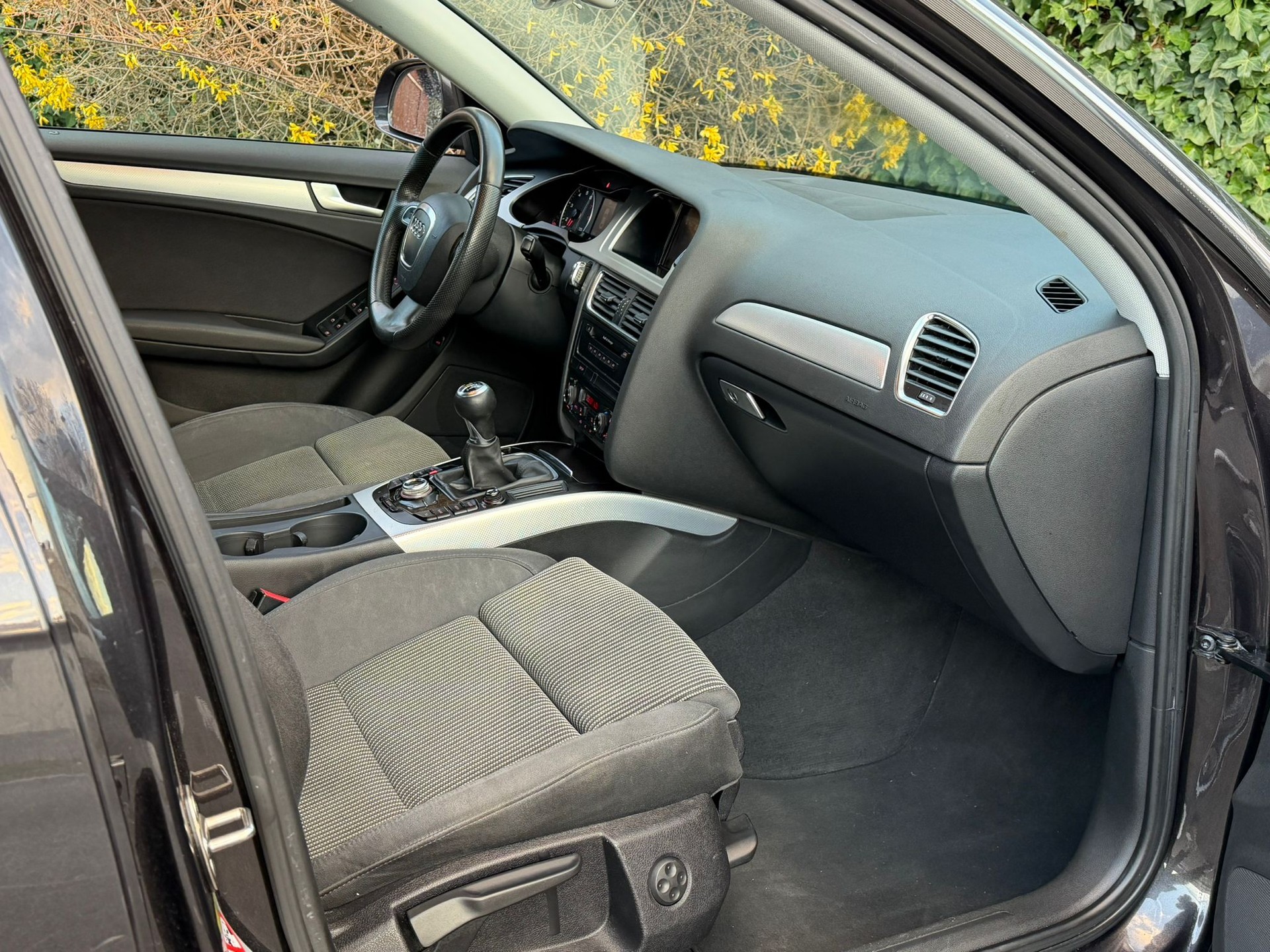 AUDI A4-image-3