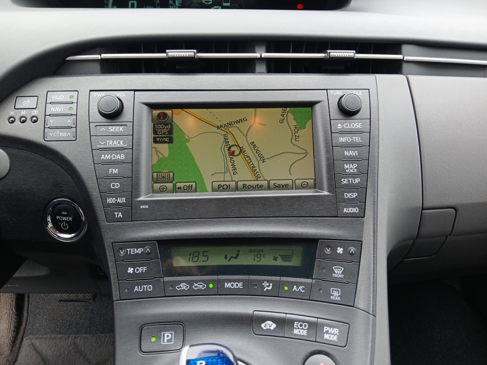 TOYOTA Prius 1.8 VVTi HSD Sol Premium-image-13