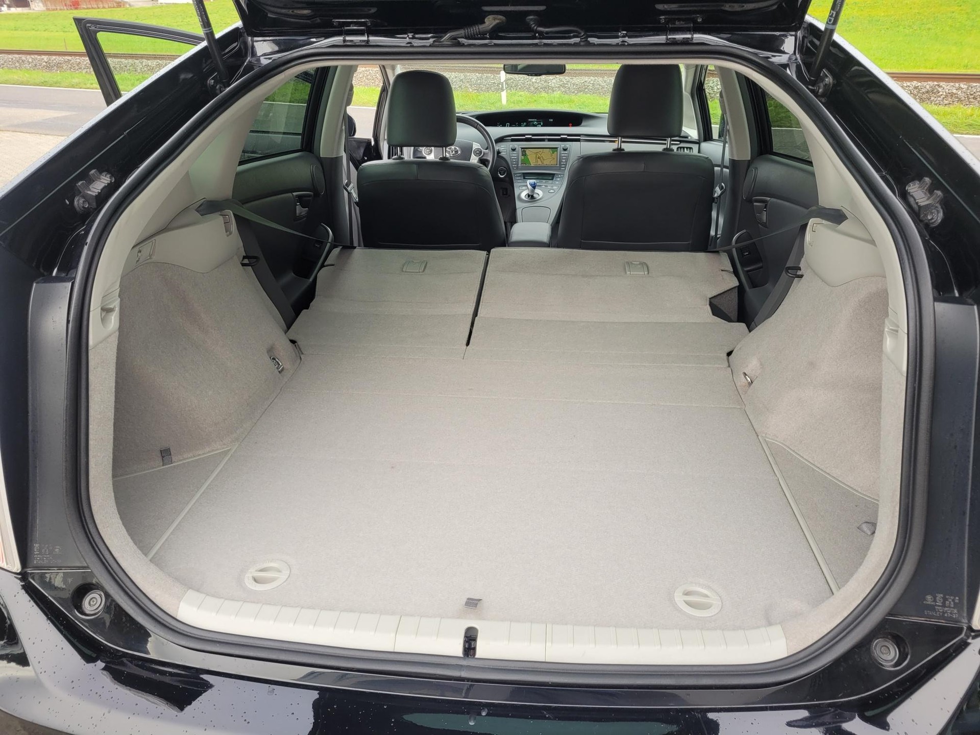 TOYOTA Prius 1.8 VVTi HSD Sol Premium-image-11
