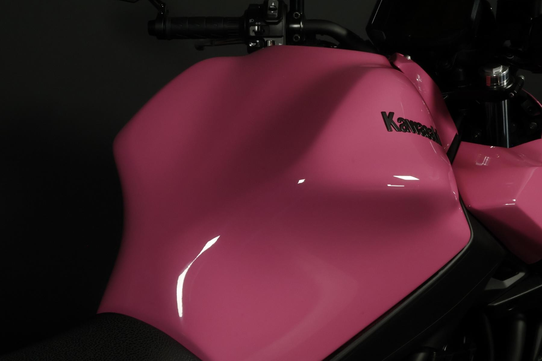 KAWASAKI Z 650 (50/35 KW) *Barbie Edition* Level 2-image-8