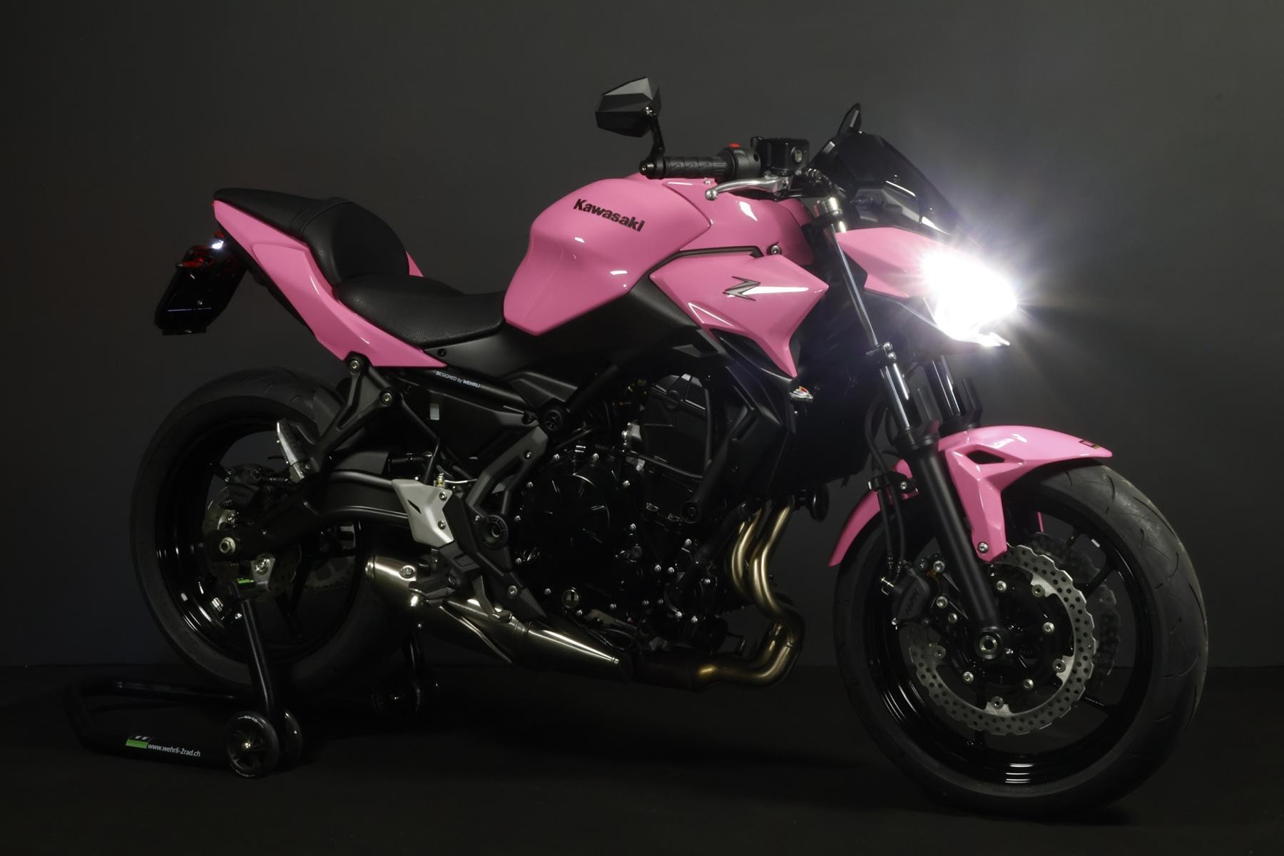 KAWASAKI Z 650 (50/35 KW) *Barbie Edition* Level 2-image-1