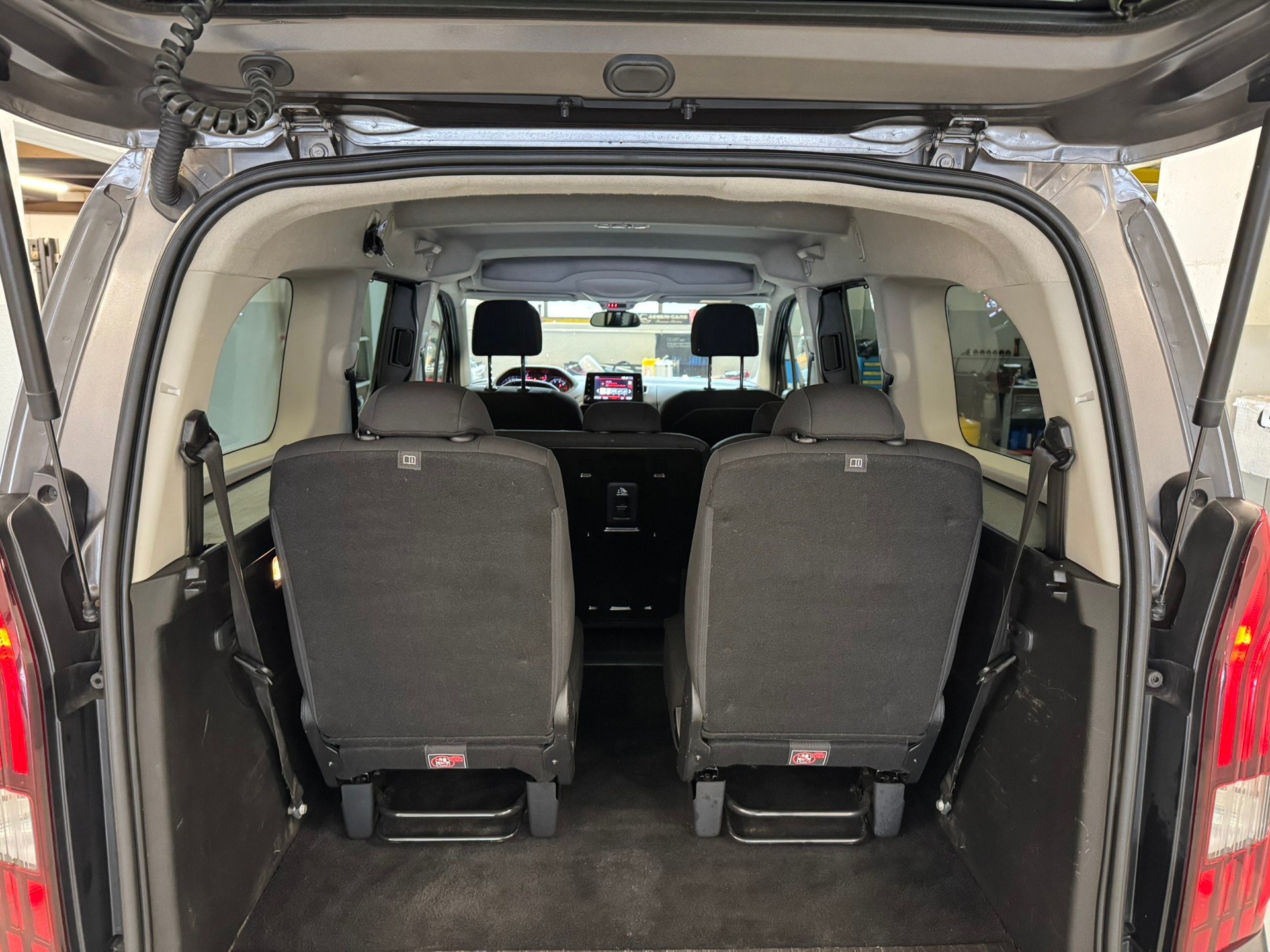 PEUGEOT Rifter Long 1.5 BlueHDi 7PL Active EAT8-image-25