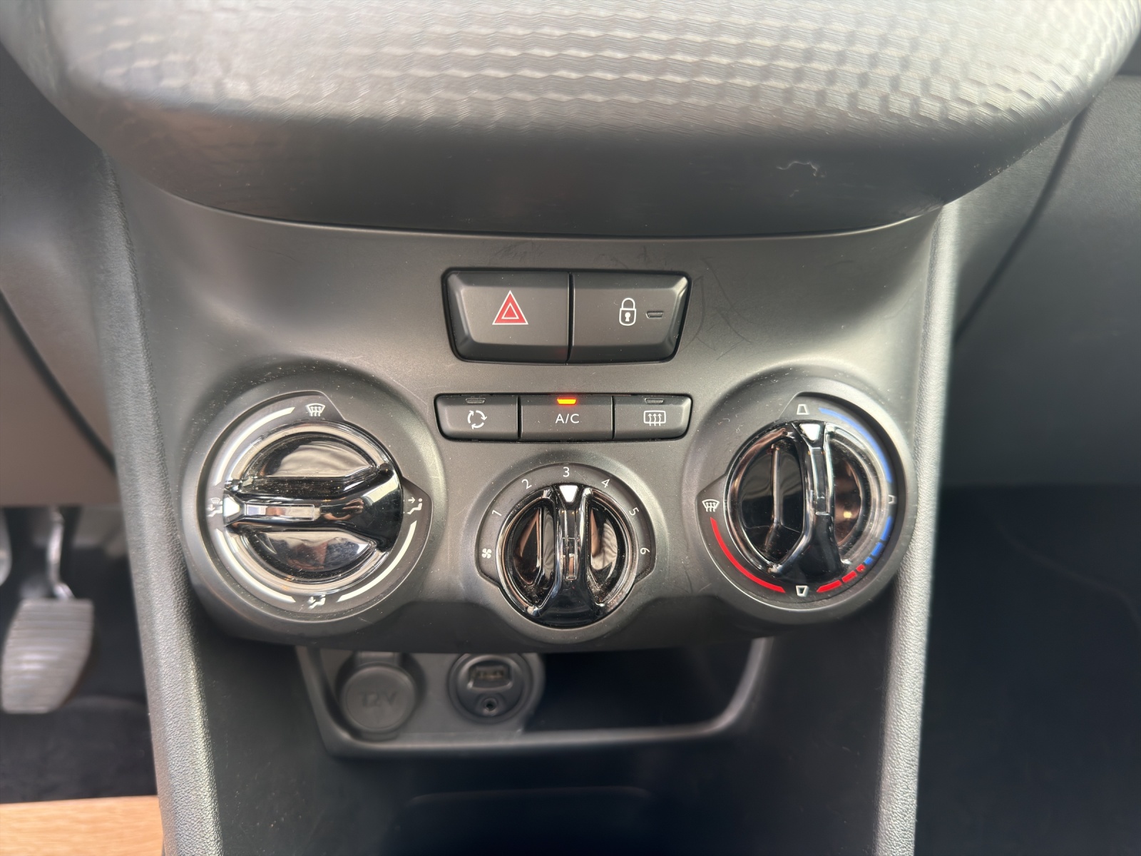 PEUGEOT 208 1.2 PureTech Access-image-15
