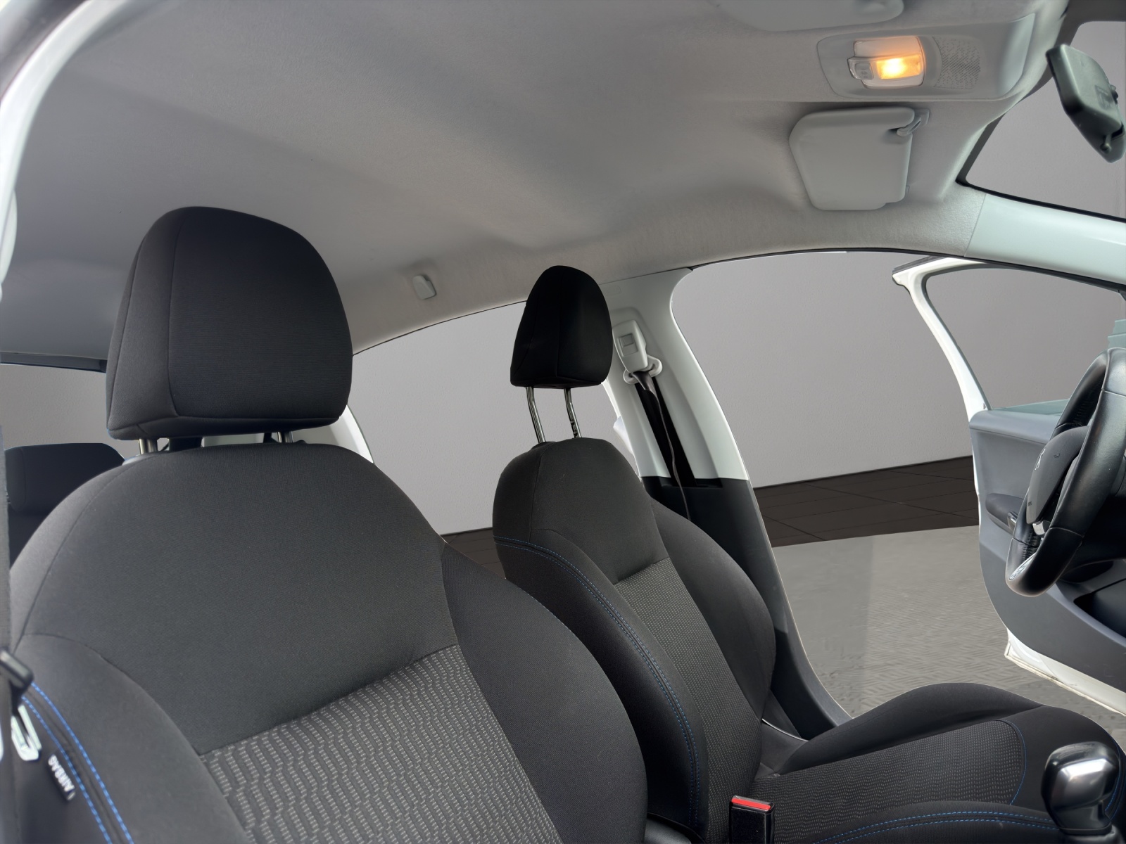 PEUGEOT 208 1.2 PureTech Access-image-19