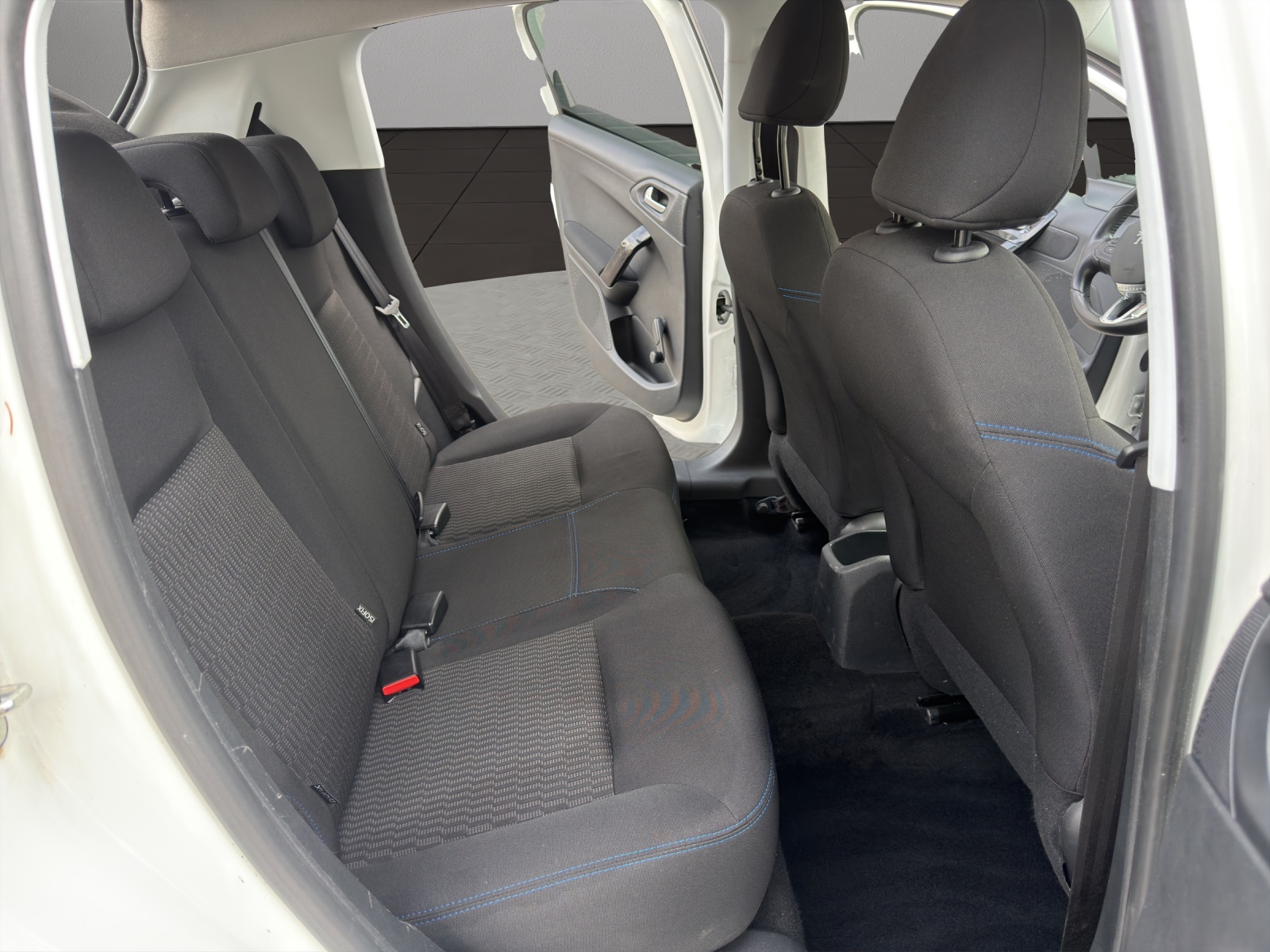PEUGEOT 208 1.2 PureTech Access-image-17