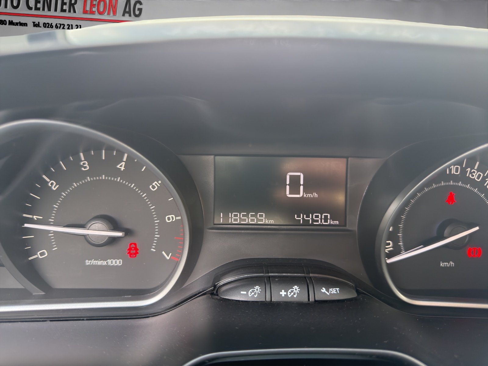 PEUGEOT 208 1.2 PureTech Access-image-10