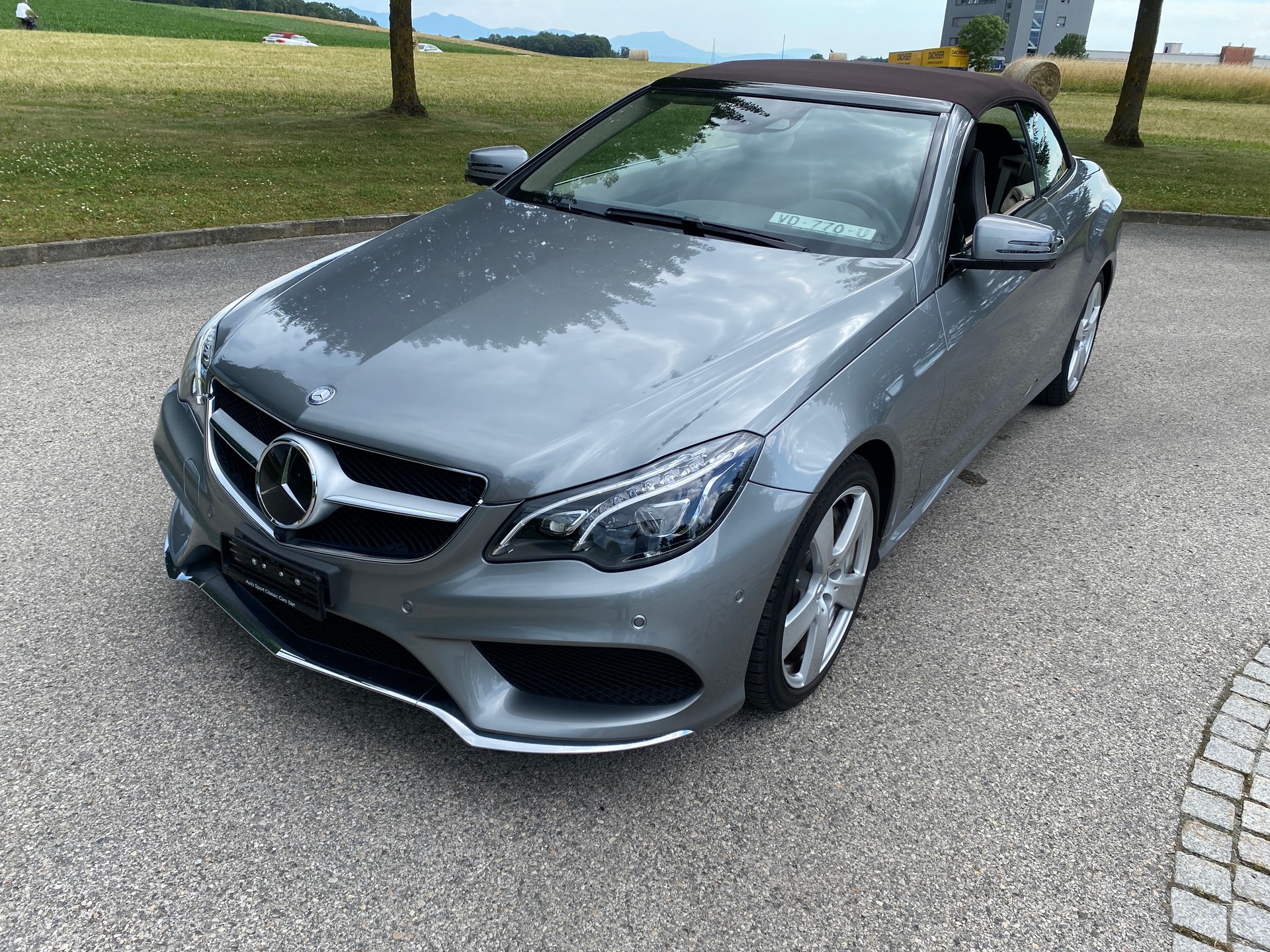MERCEDES-BENZ E 500 Cabriolet 1er main PN CHF 127800.- Cuir marron - Toile de capote marron (8R89)-showroom-element-2
