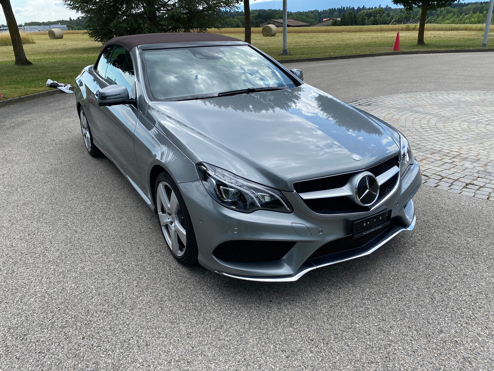 MERCEDES-BENZ E 500 Cabriolet 1er main PN CHF 127800.- Cuir marron - Toile de capote marron (8R89)-showroom-element-1