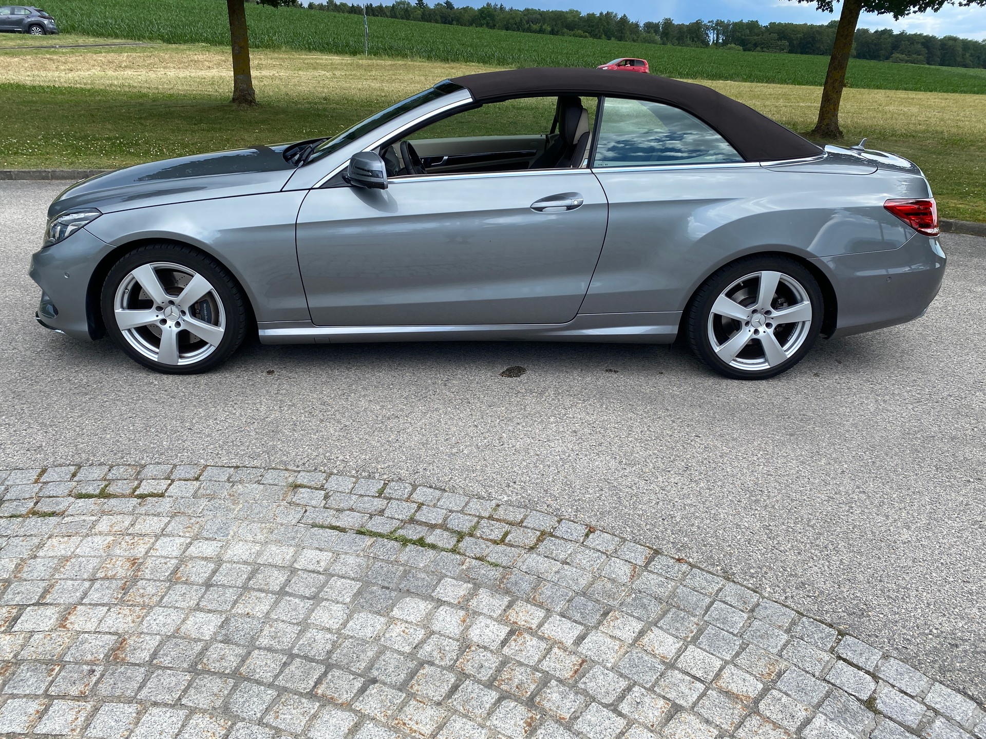 MERCEDES-BENZ E 500 Cabriolet 1er main PN CHF 127800.- Cuir marron - Toile de capote marron (8R89)-showroom-element-3