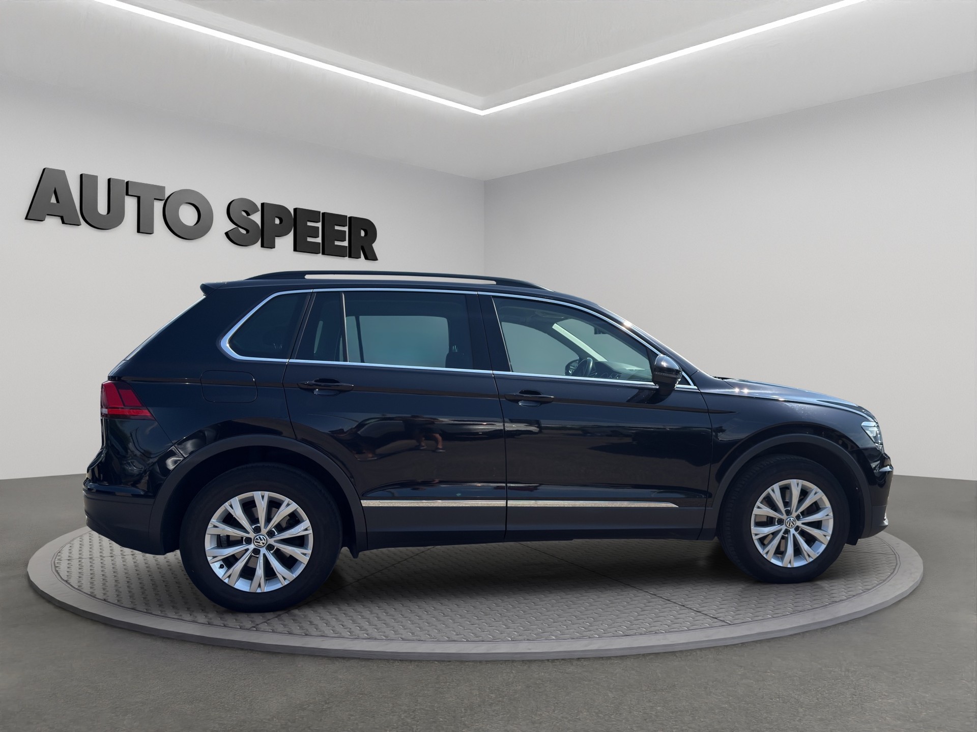 VW Tiguan 2.0 TSI Comfortline DSG-showroom-element-2