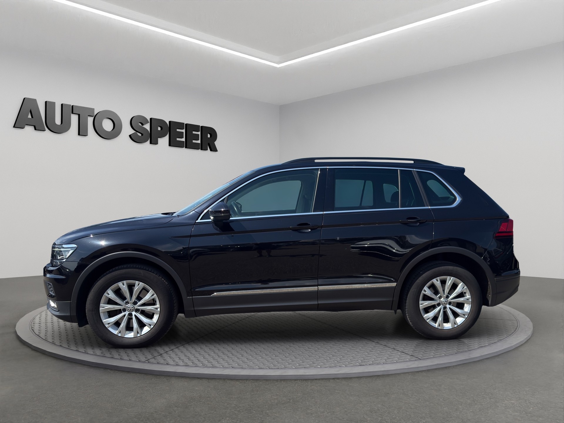 VW Tiguan 2.0 TSI Comfortline DSG-showroom-element-1