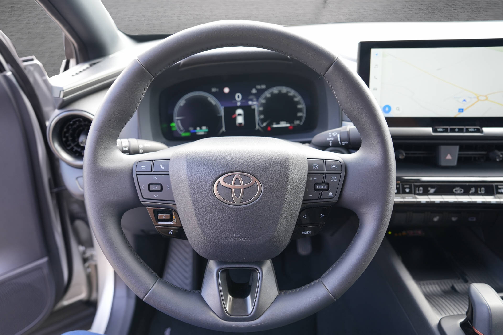 TOYOTA C-HR 2.0 PHEV Swiss Edition-image-10