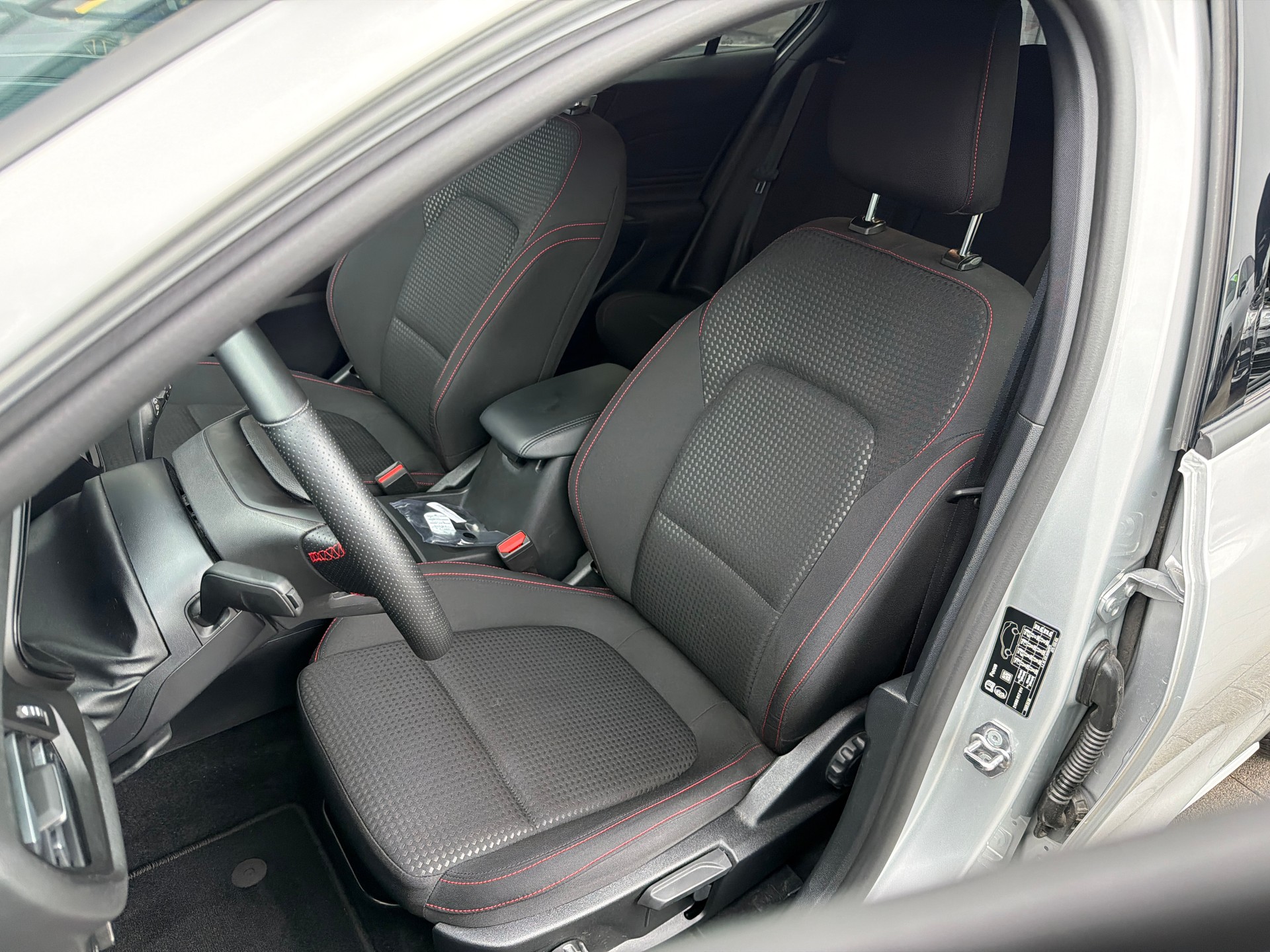 FORD Focus 1.5 TDCi EcoBlue ST-Line Automatic-image-8