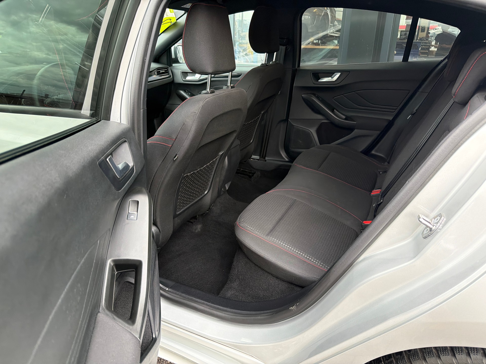 FORD Focus 1.5 TDCi EcoBlue ST-Line Automatic-image-6