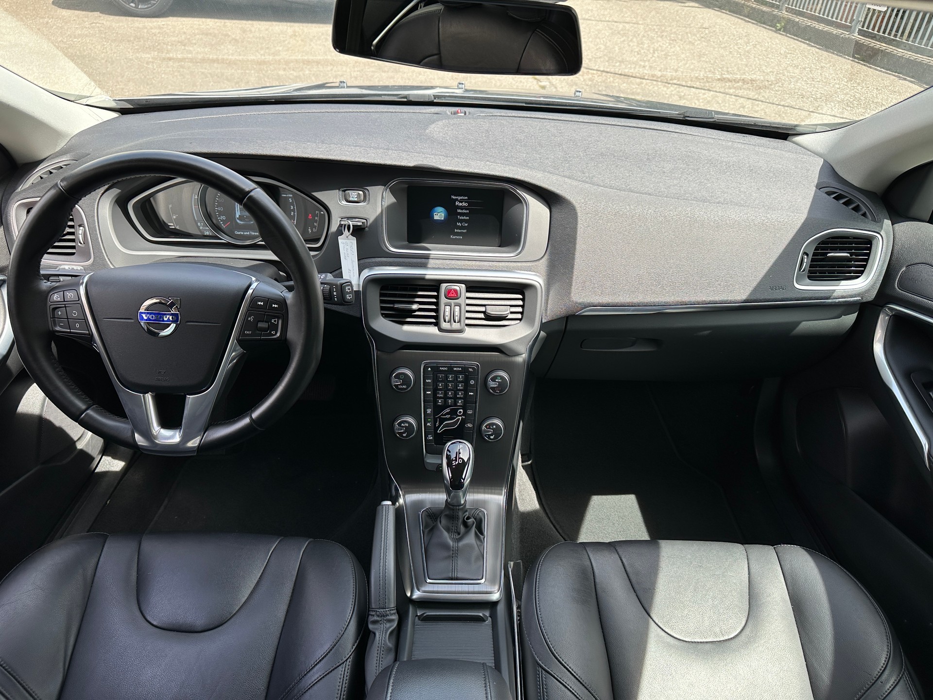 VOLVO V40 D3 Summum Geartronic-image-7