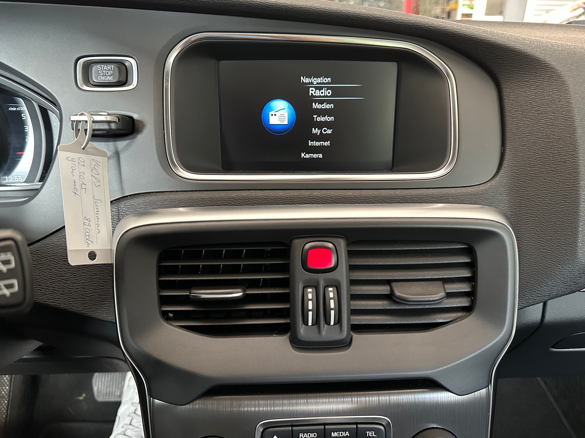 VOLVO V40 D3 Summum Geartronic-image-10