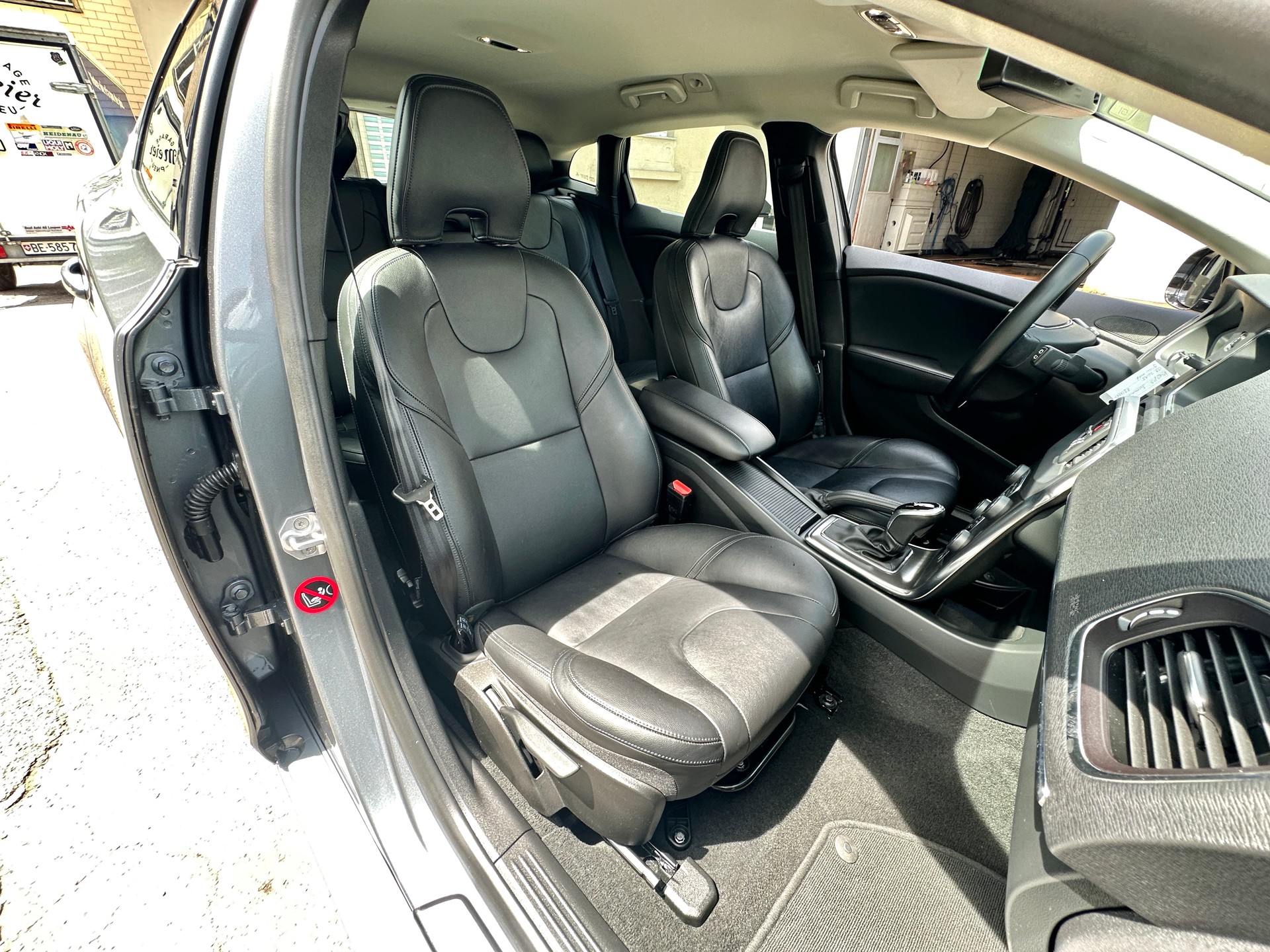 VOLVO V40 D3 Summum Geartronic-image-11