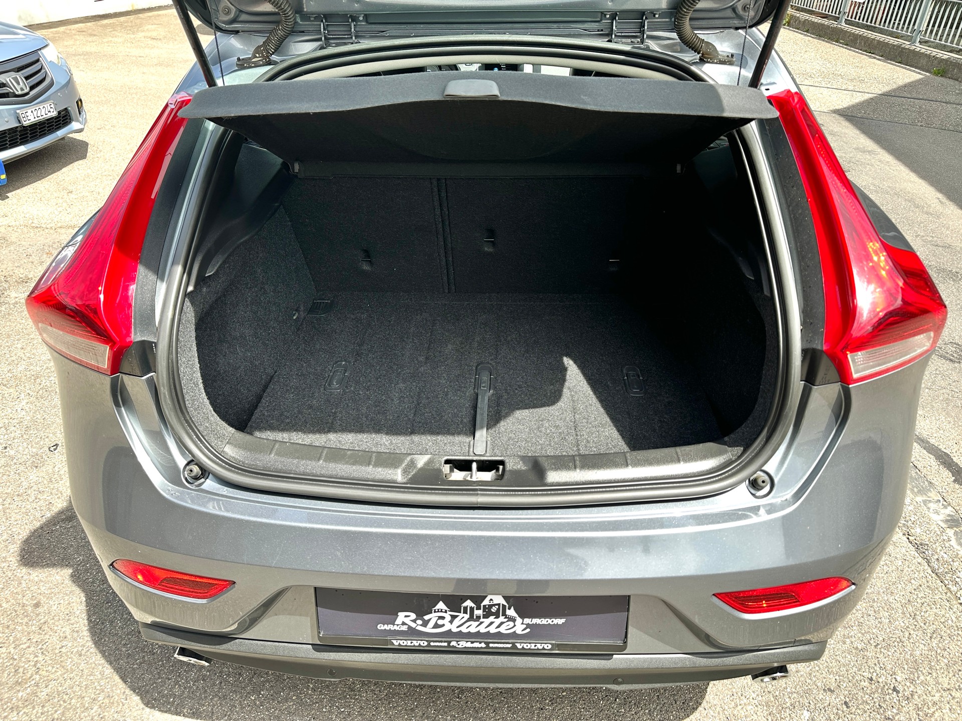 VOLVO V40 D3 Summum Geartronic-image-13