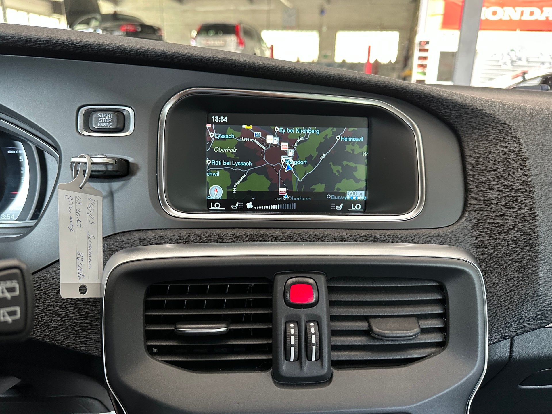 VOLVO V40 D3 Summum Geartronic-image-9