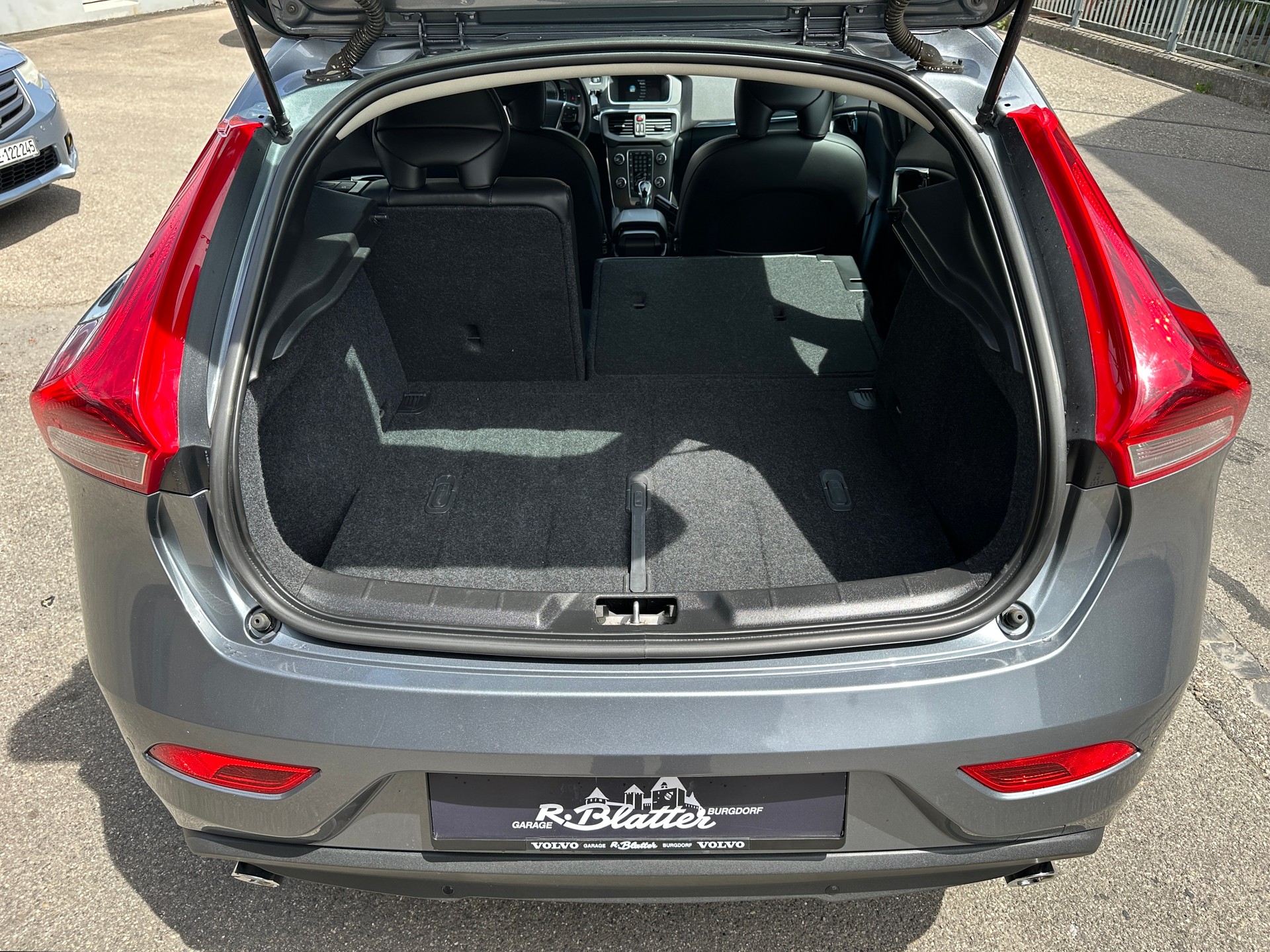 VOLVO V40 D3 Summum Geartronic-image-14