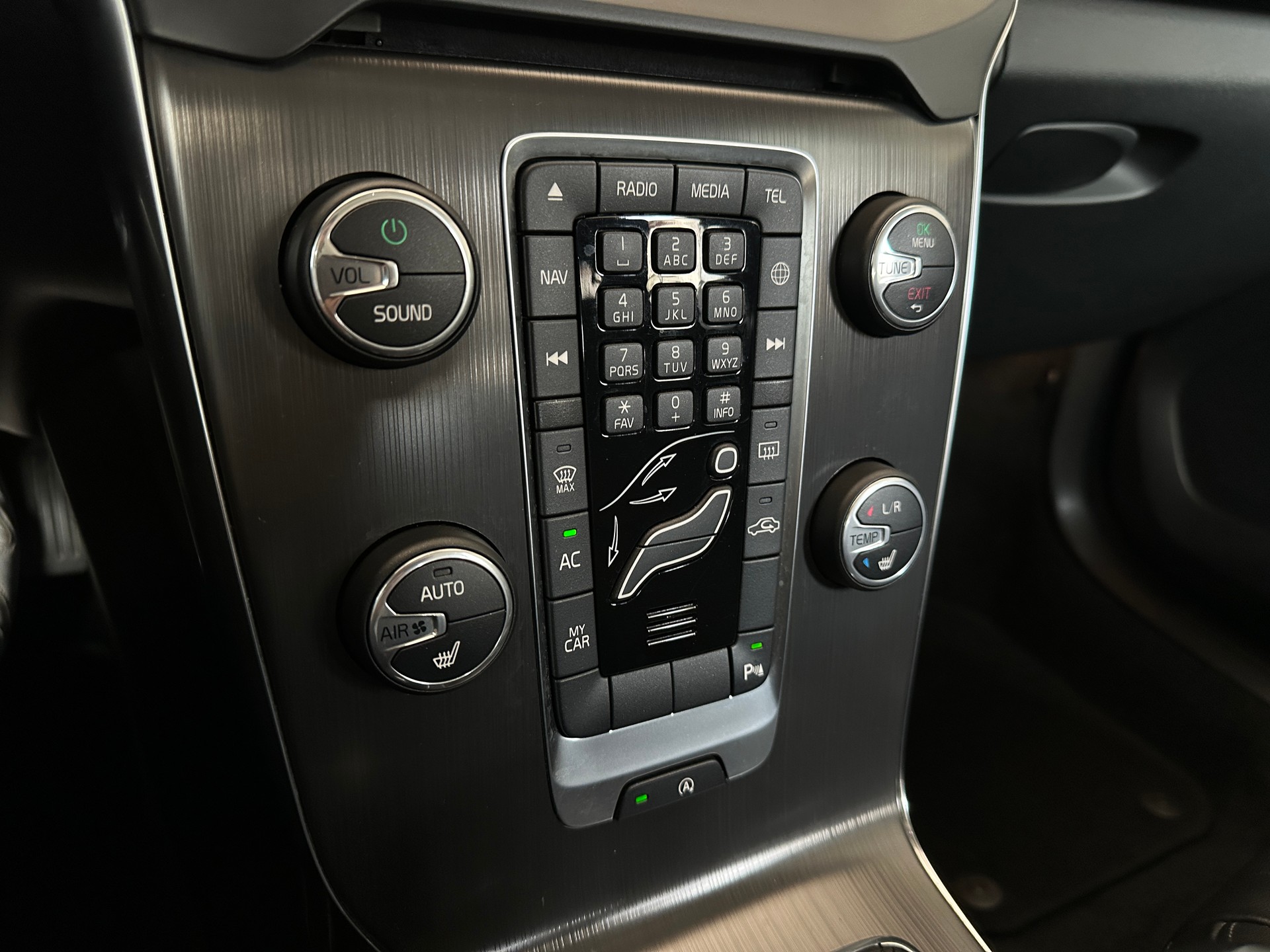 VOLVO V40 D3 Summum Geartronic-image-15