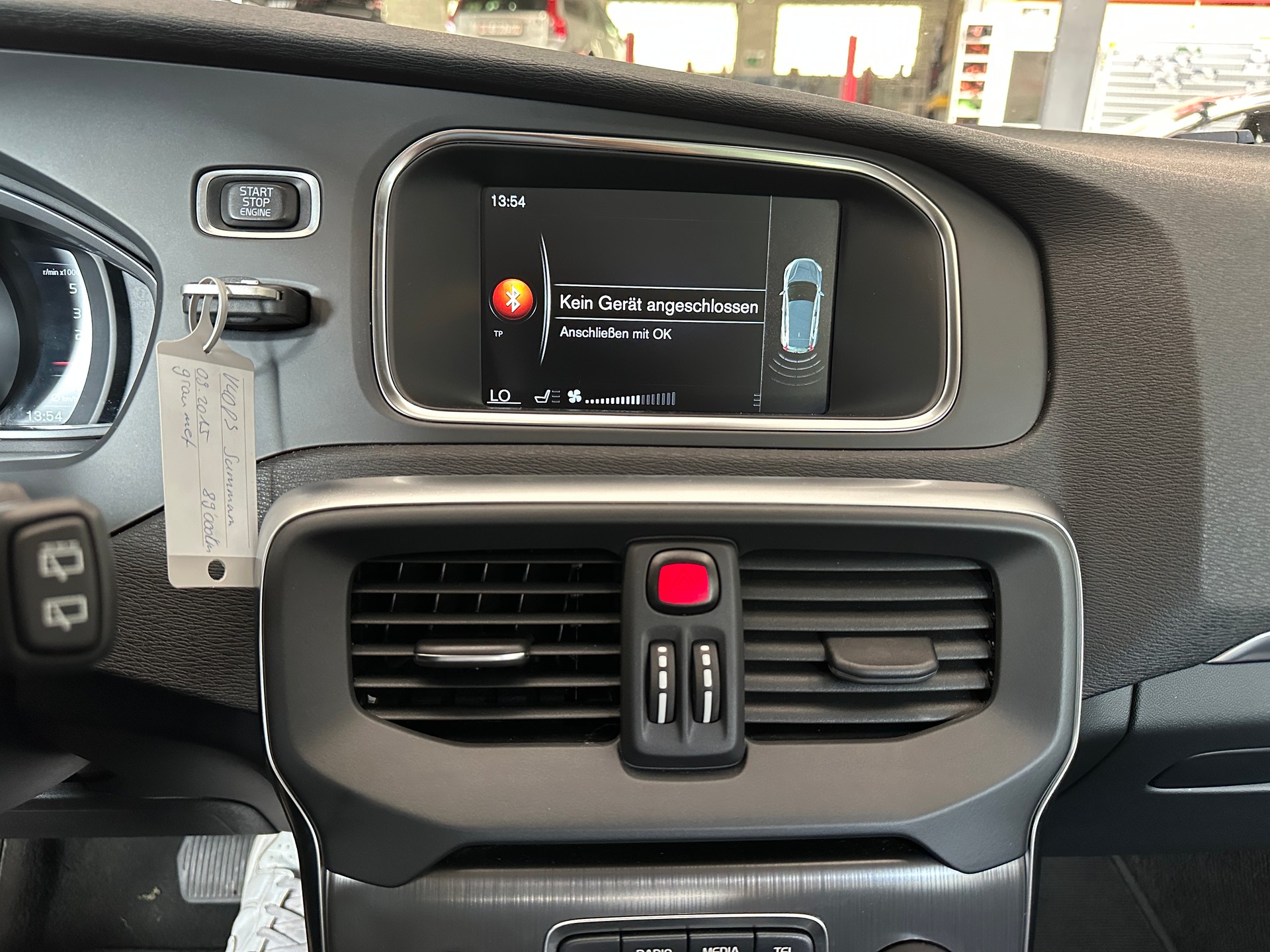 VOLVO V40 D3 Summum Geartronic-image-8
