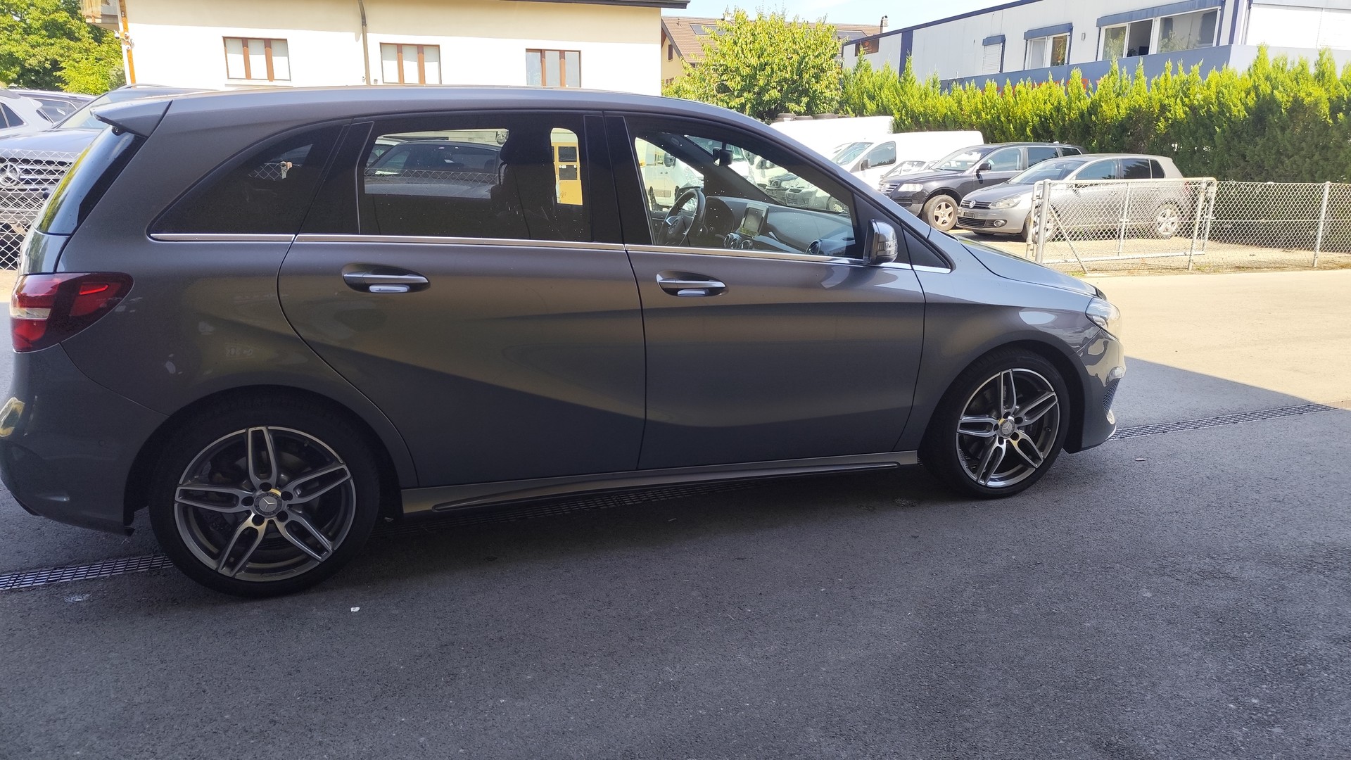 MERCEDES-BENZ B 250 AMG Line 4Matic 7G-DCT-image-4