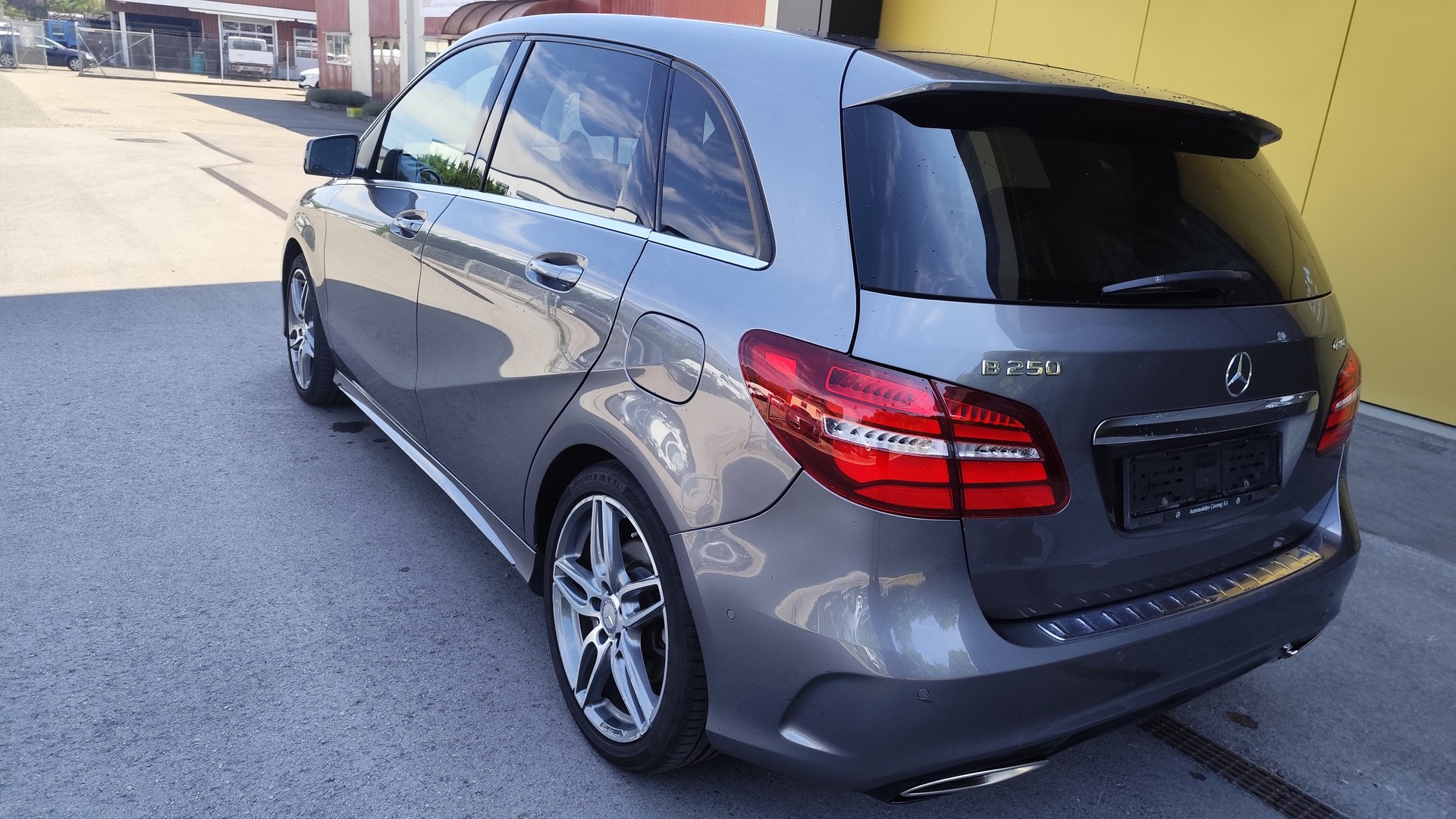 MERCEDES-BENZ B 250 AMG Line 4Matic 7G-DCT-image-6