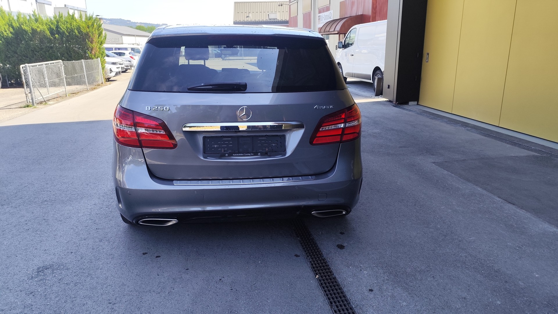 MERCEDES-BENZ B 250 AMG Line 4Matic 7G-DCT-image-7