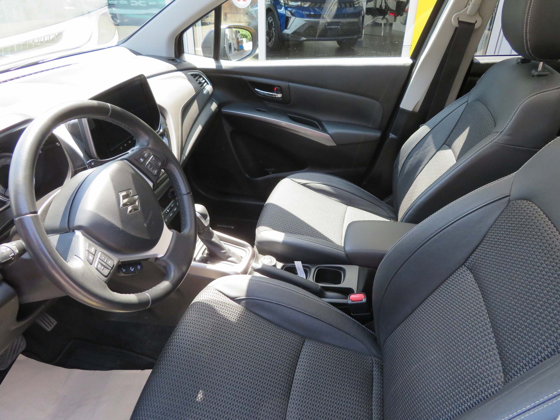 SUZUKI S-Cross 1.5 Compact Top Hybrid 4x4-image-8