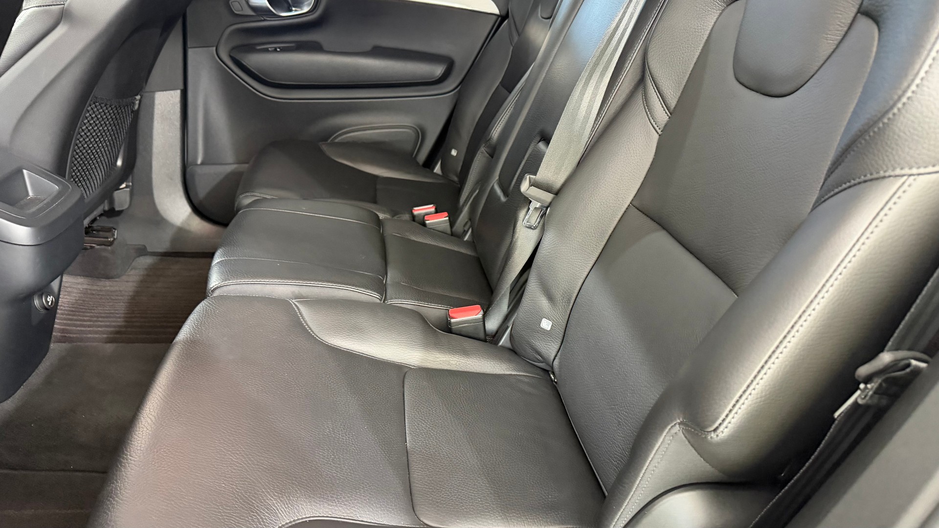 VOLVO XC90 2.0 D5 Momentum 7P. AWD-image-9