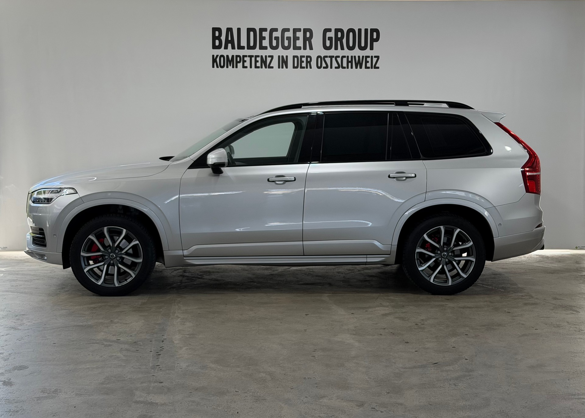 VOLVO XC90 2.0 D5 Momentum 7P. AWD-showroom-element-1