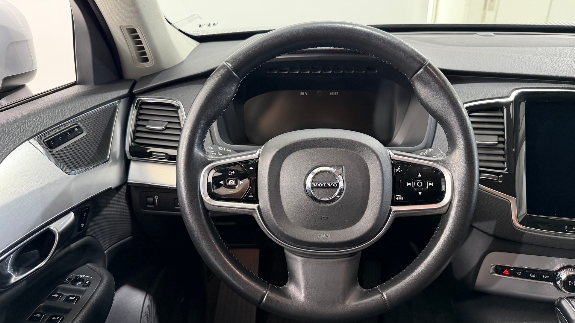 VOLVO XC90 2.0 D5 Momentum 7P. AWD-image-13