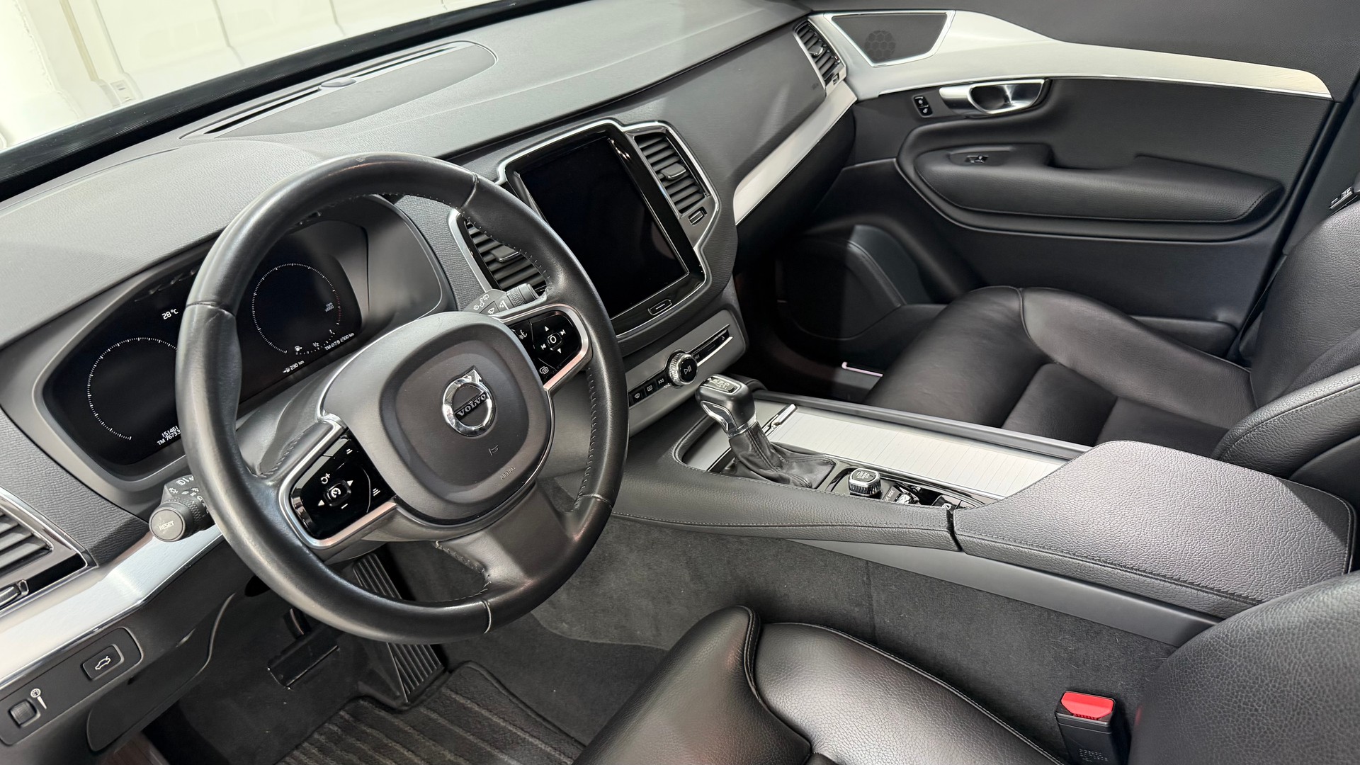 VOLVO XC90 2.0 D5 Momentum 7P. AWD-showroom-element-3