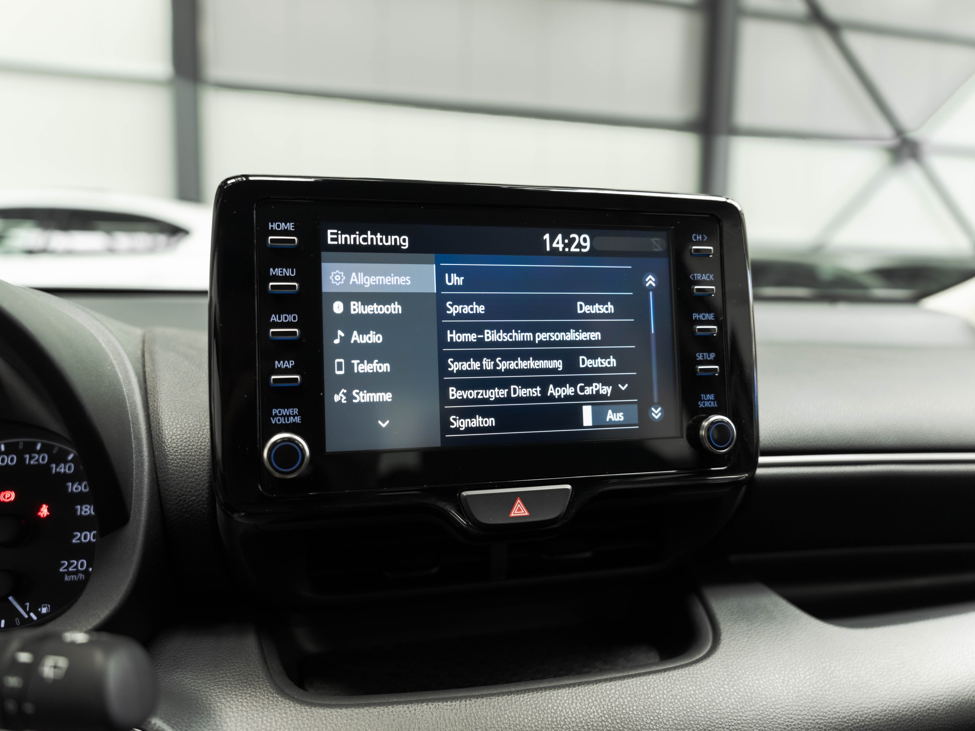 TOYOTA Yaris 1.5 Comfort e-CVT-image-26