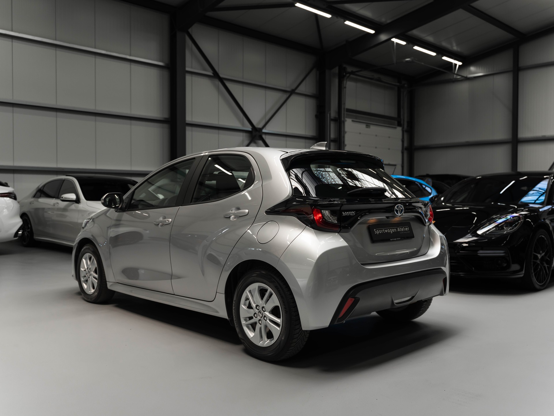 TOYOTA Yaris 1.5 Comfort e-CVT-showroom-element-1