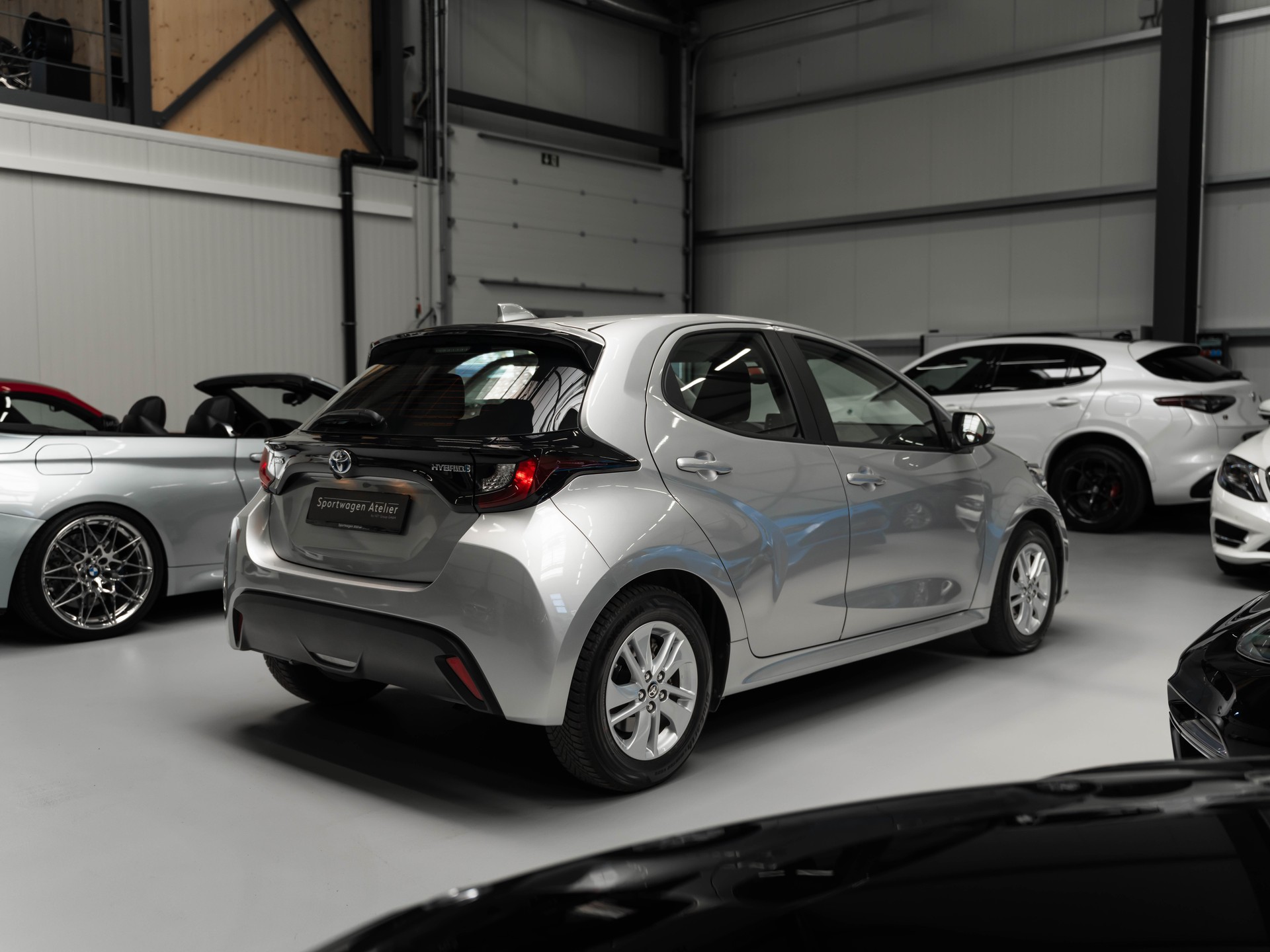 TOYOTA Yaris 1.5 Comfort e-CVT-showroom-element-3