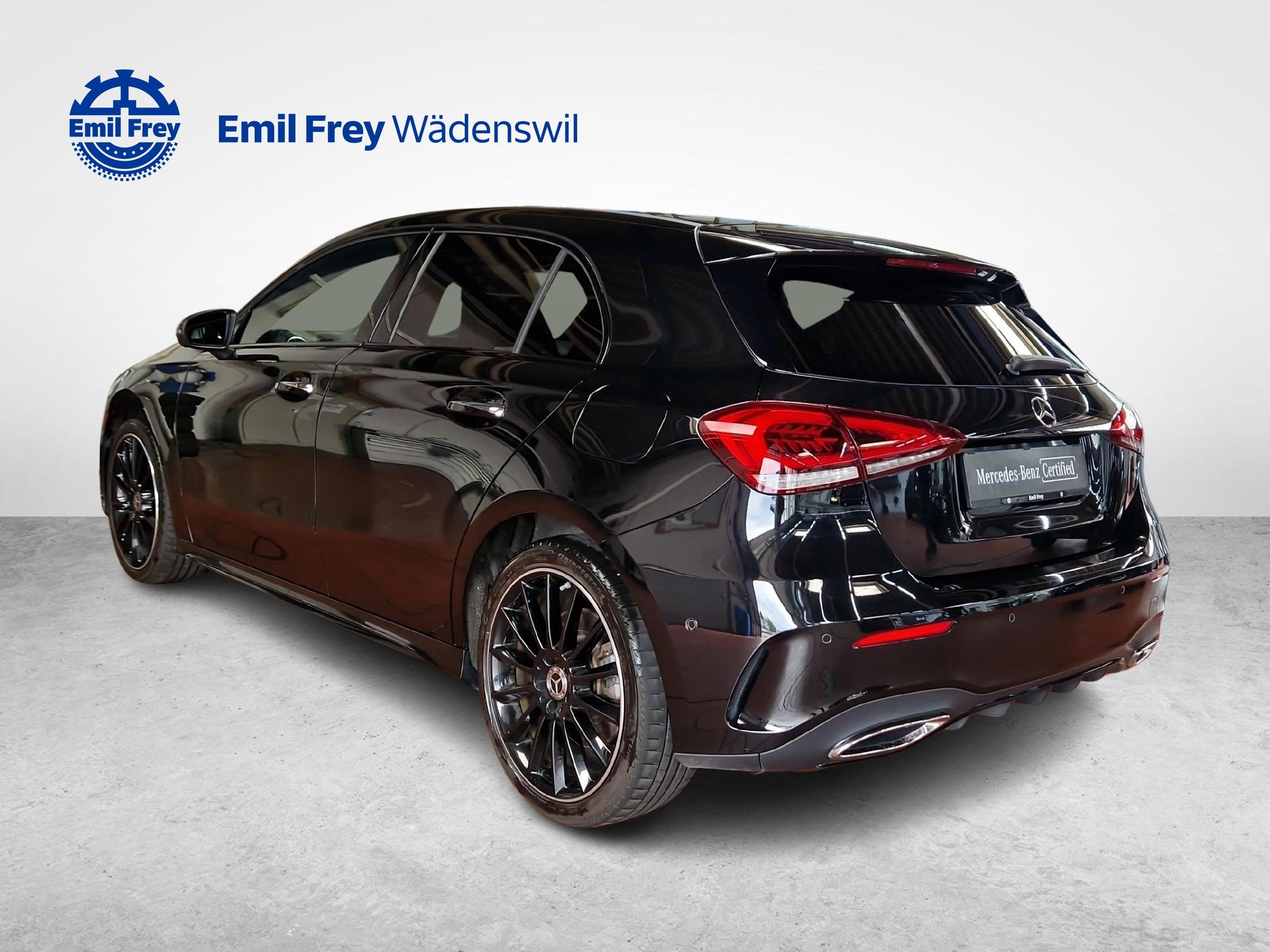MERCEDES-BENZ A 250 e AMG Line-showroom-element-2