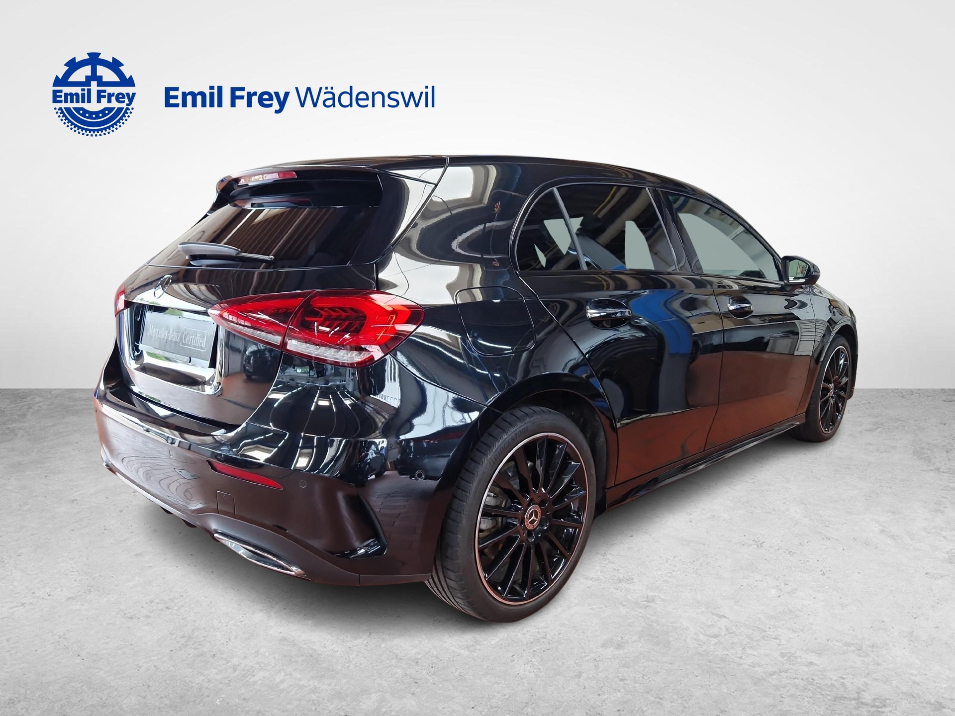 MERCEDES-BENZ A 250 e AMG Line-showroom-element-3
