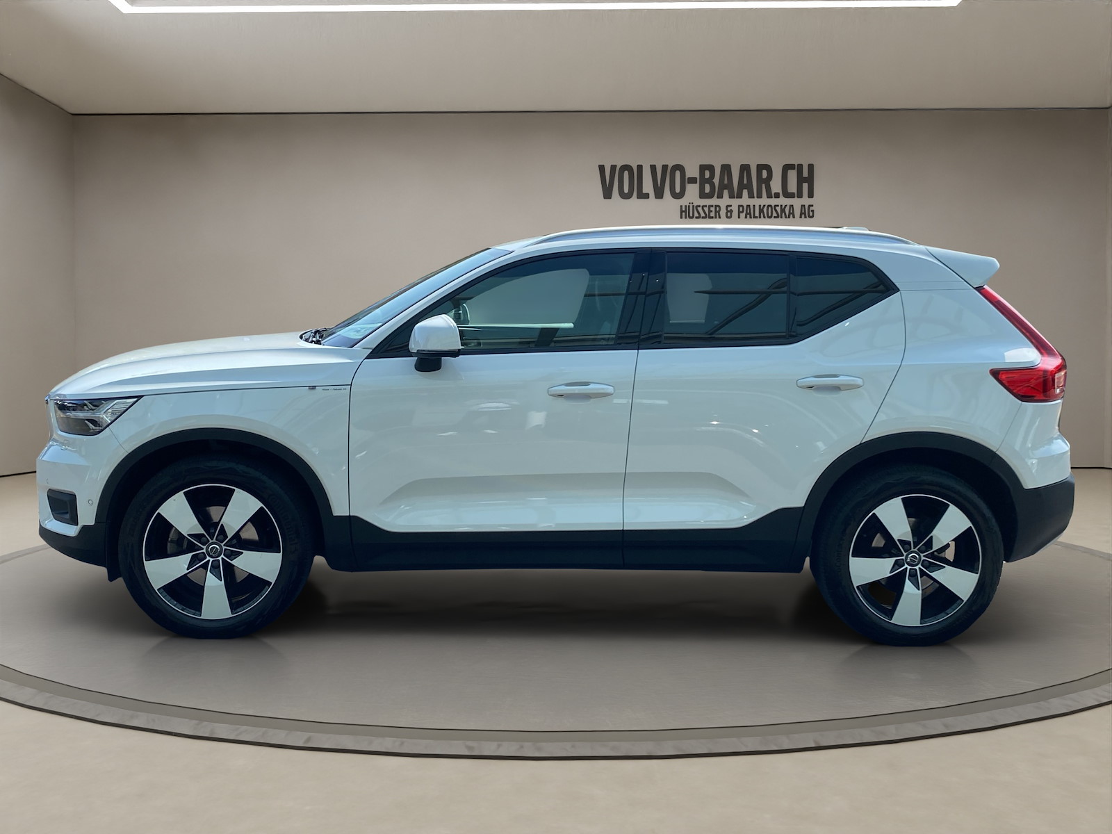 VOLVO XC40 2.0 D4 Momentum AWD-showroom-element-1