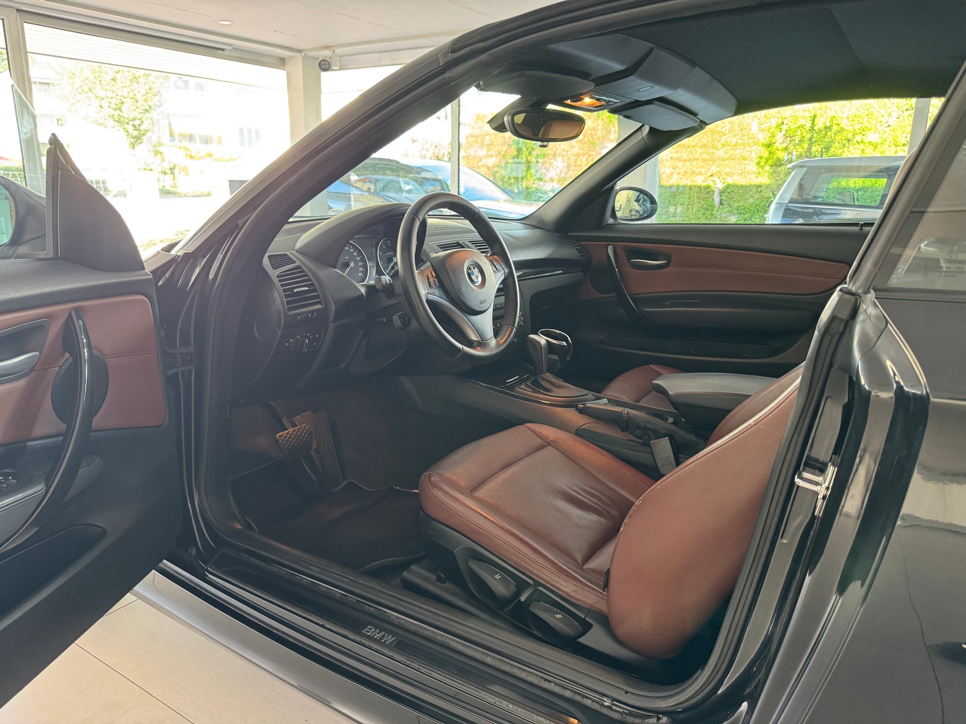 BMW 120i Cabrio Steptronic-image-16