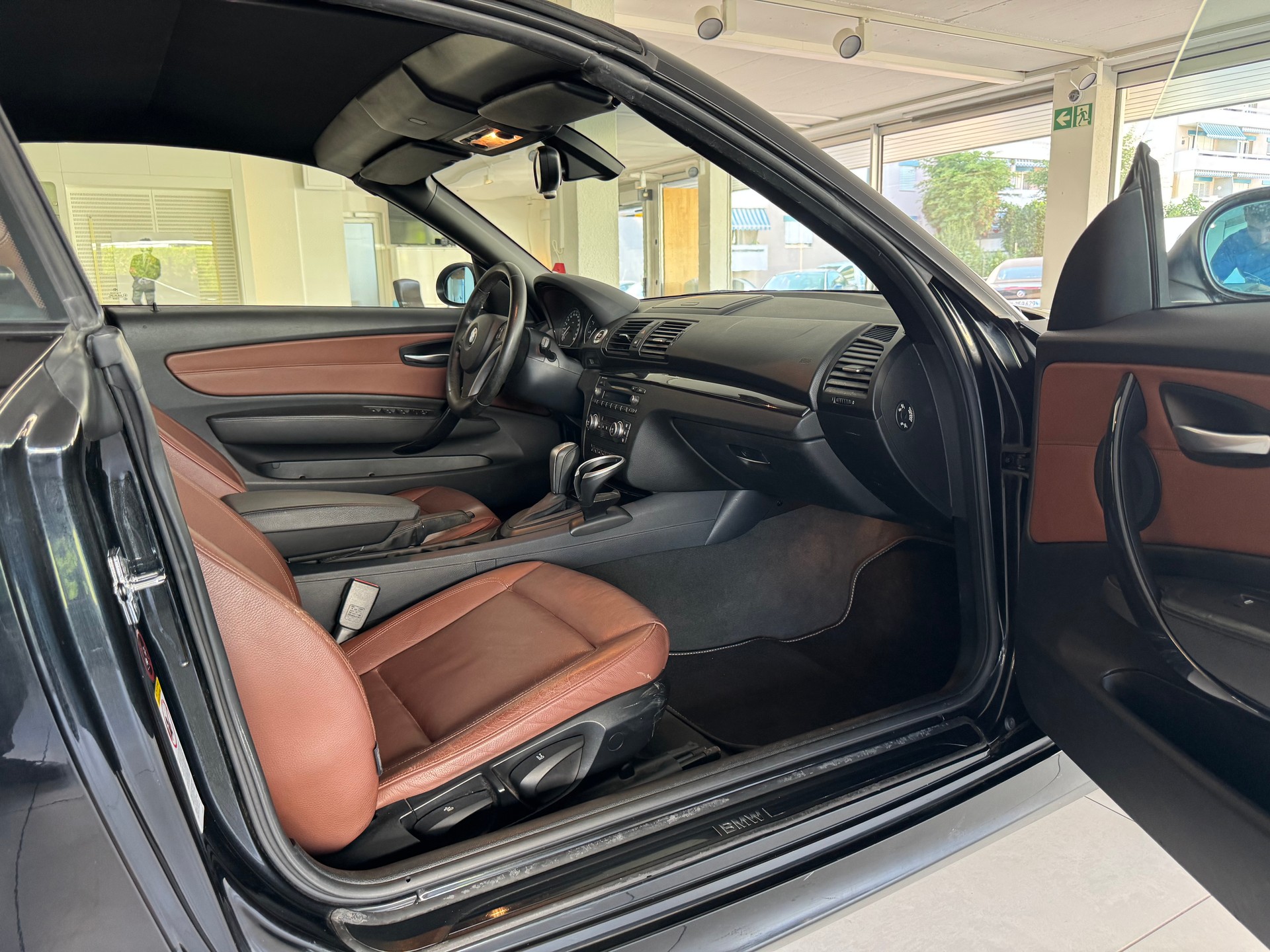 BMW 120i Cabrio Steptronic-image-18