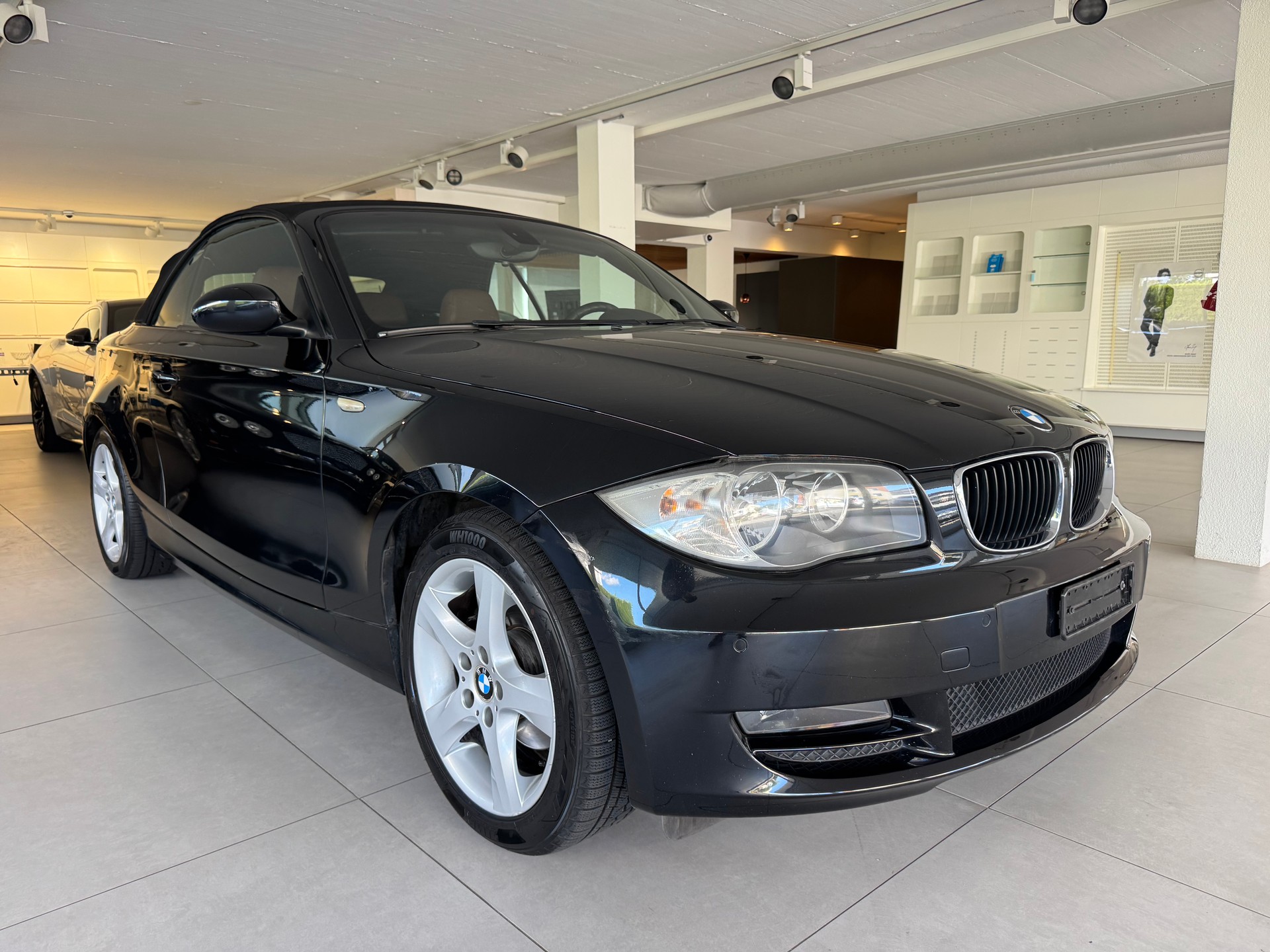 BMW 120i Cabrio Steptronic-showroom-element-3