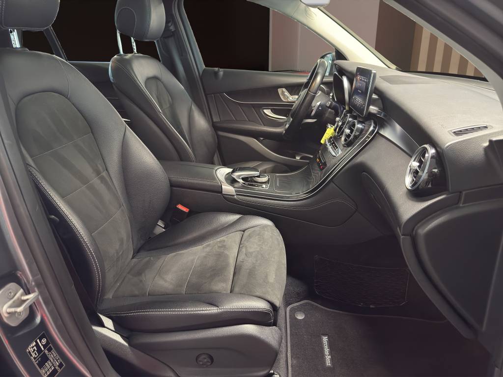 MERCEDES-BENZ GLC 250 AMG Line 4Matic 9G-Tronic-image-7