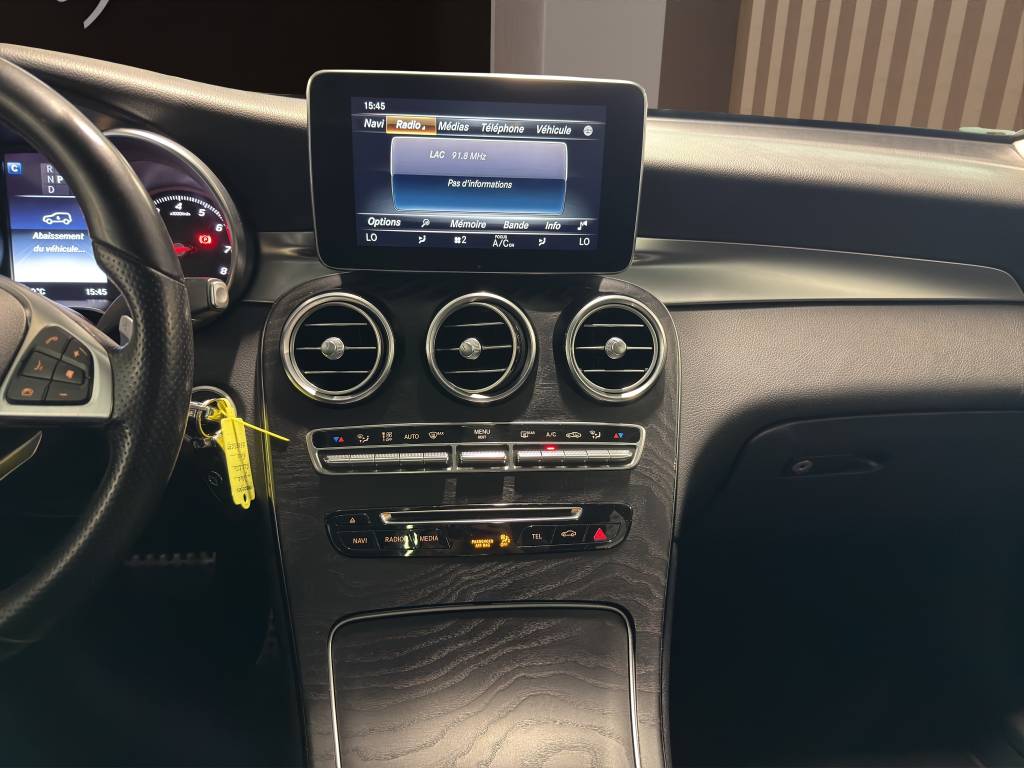MERCEDES-BENZ GLC 250 AMG Line 4Matic 9G-Tronic-image-14