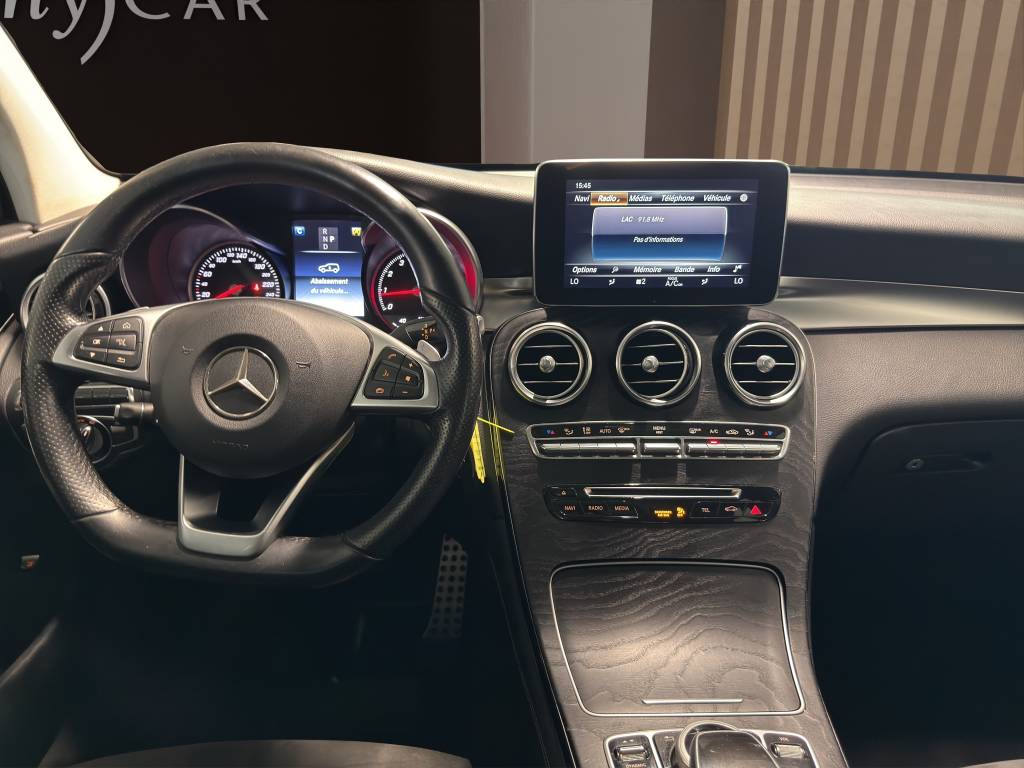 MERCEDES-BENZ GLC 250 AMG Line 4Matic 9G-Tronic-image-4