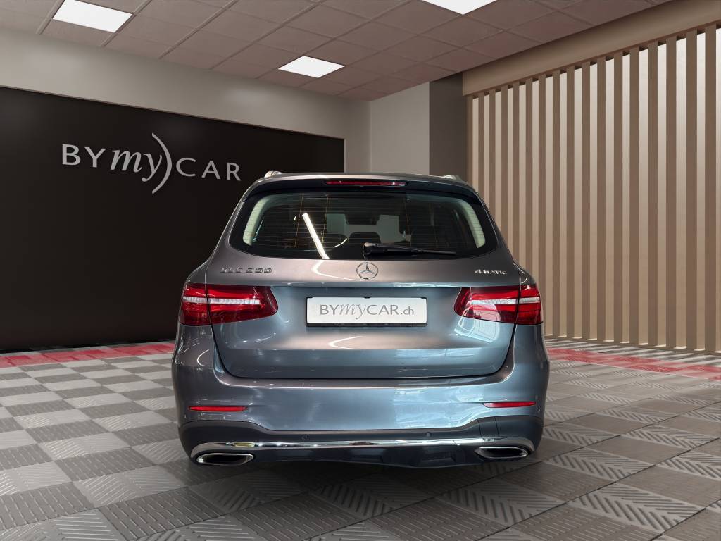 MERCEDES-BENZ GLC 250 AMG Line 4Matic 9G-Tronic-image-13